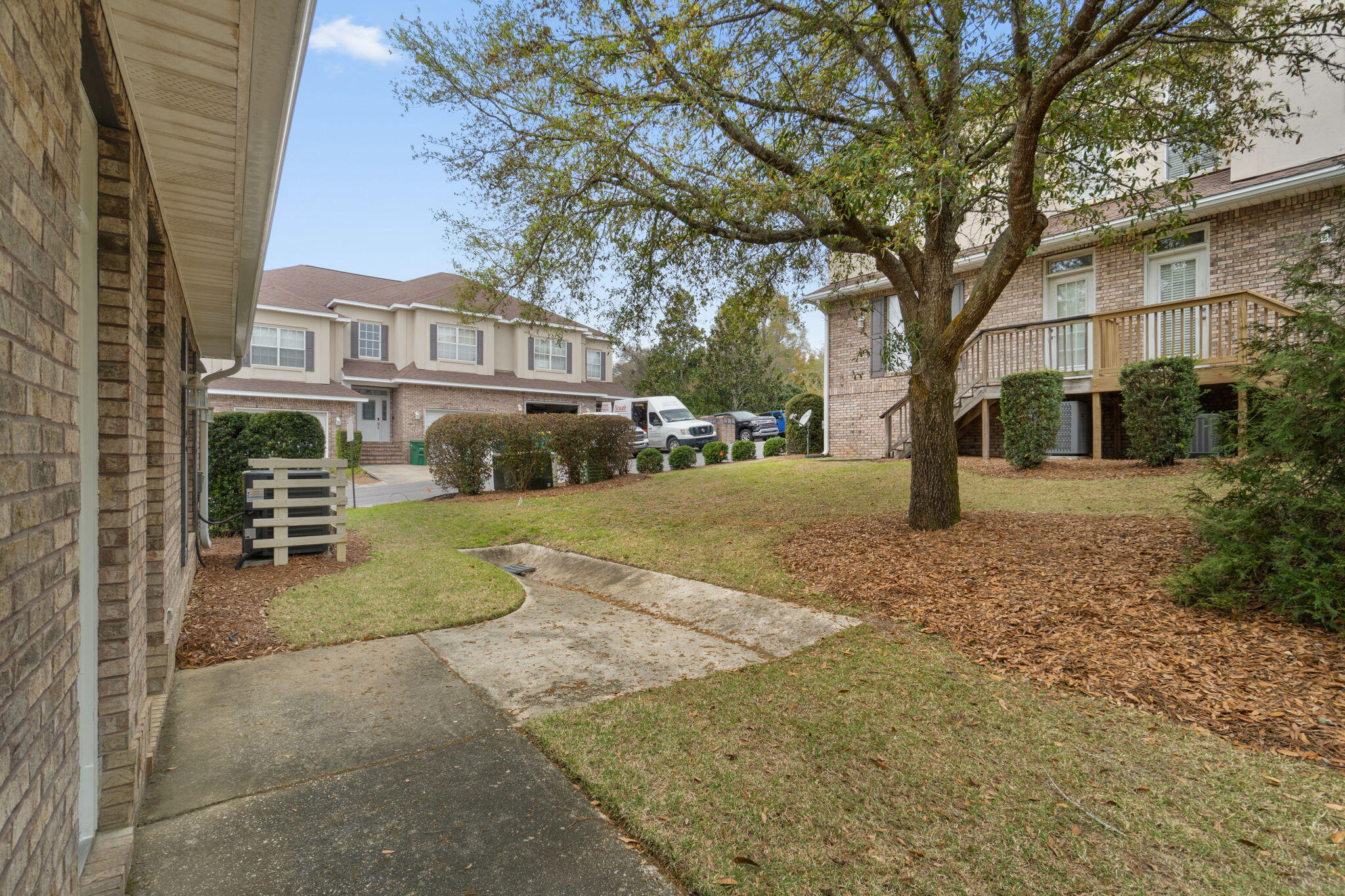 WALTON OAKS TOWNHOMES - Residential