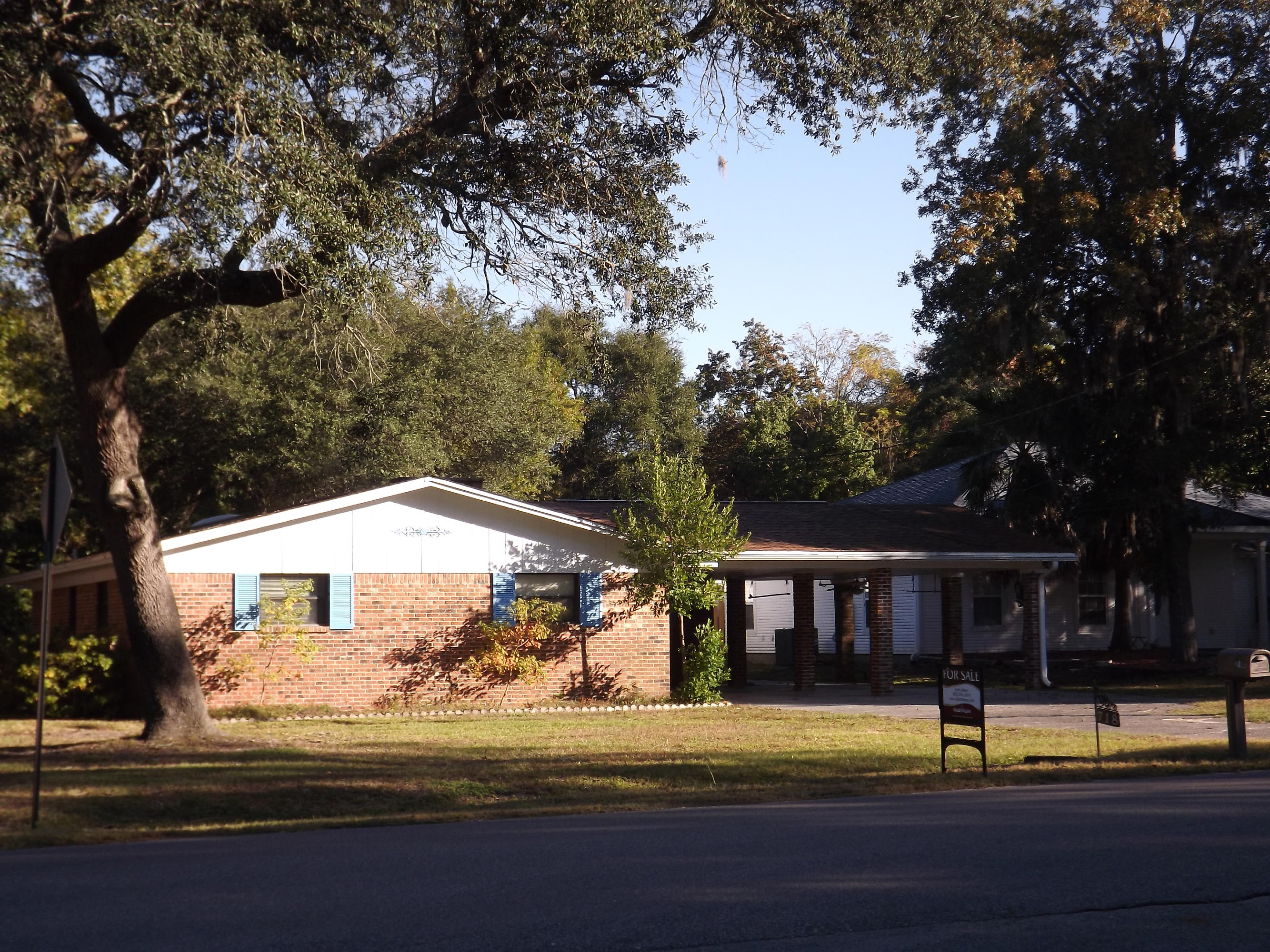 Great home on a large lot! Beautiful trees surround this home in the heart of Niceville. Extra den/office, plus large extra bedroom was added. Extra 2 rooms to side for craft/hobby room and/or workshop/laundry room. Storage shed and a green house to protect your plants in the winter! Buy it and update it to your taste! Has aluminum wiring, we have bids and 1 insurance co that will cover it. Buyer to verify all dimensions. Bathroom mirror does not convey.