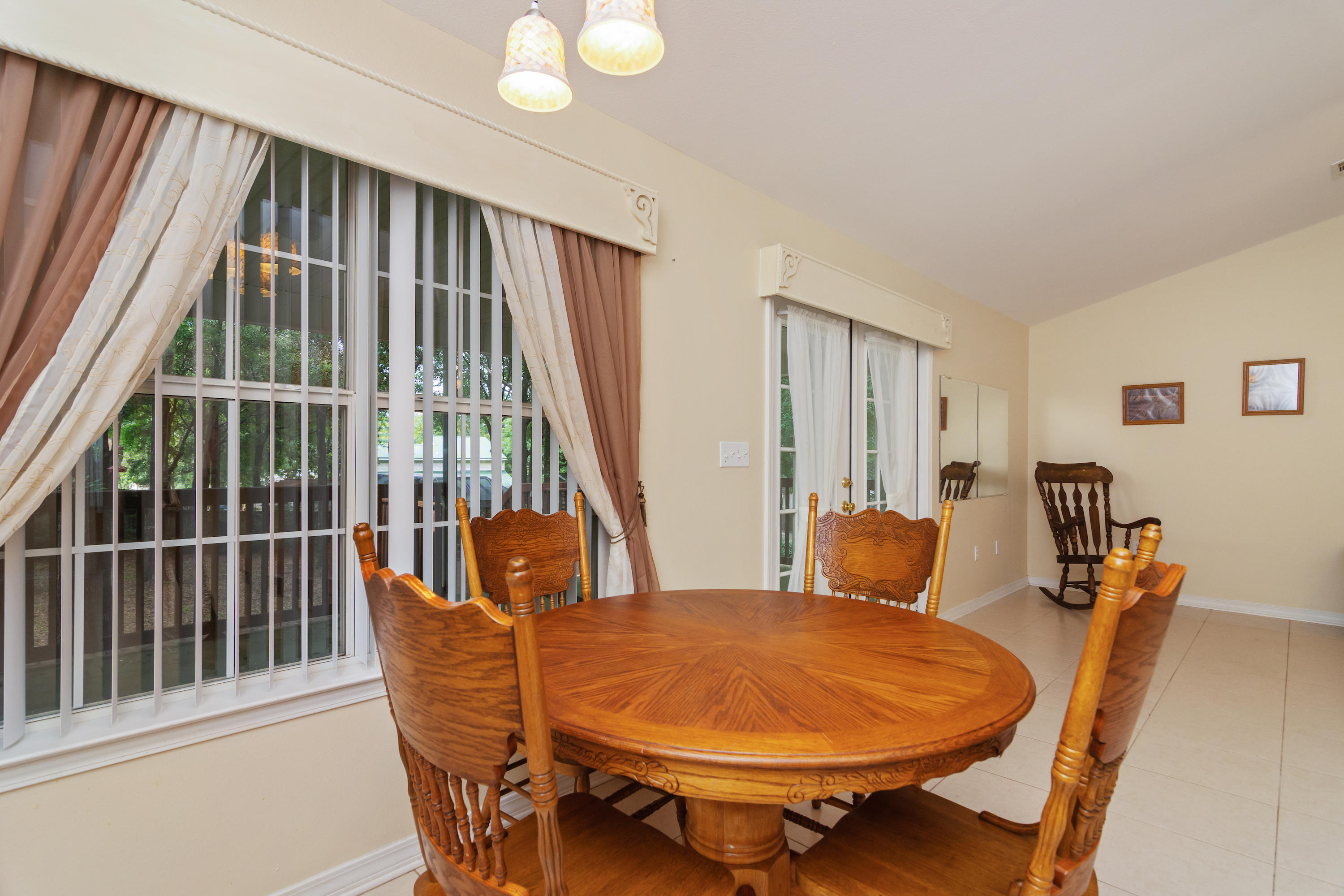 ROLLING HILLS - Residential