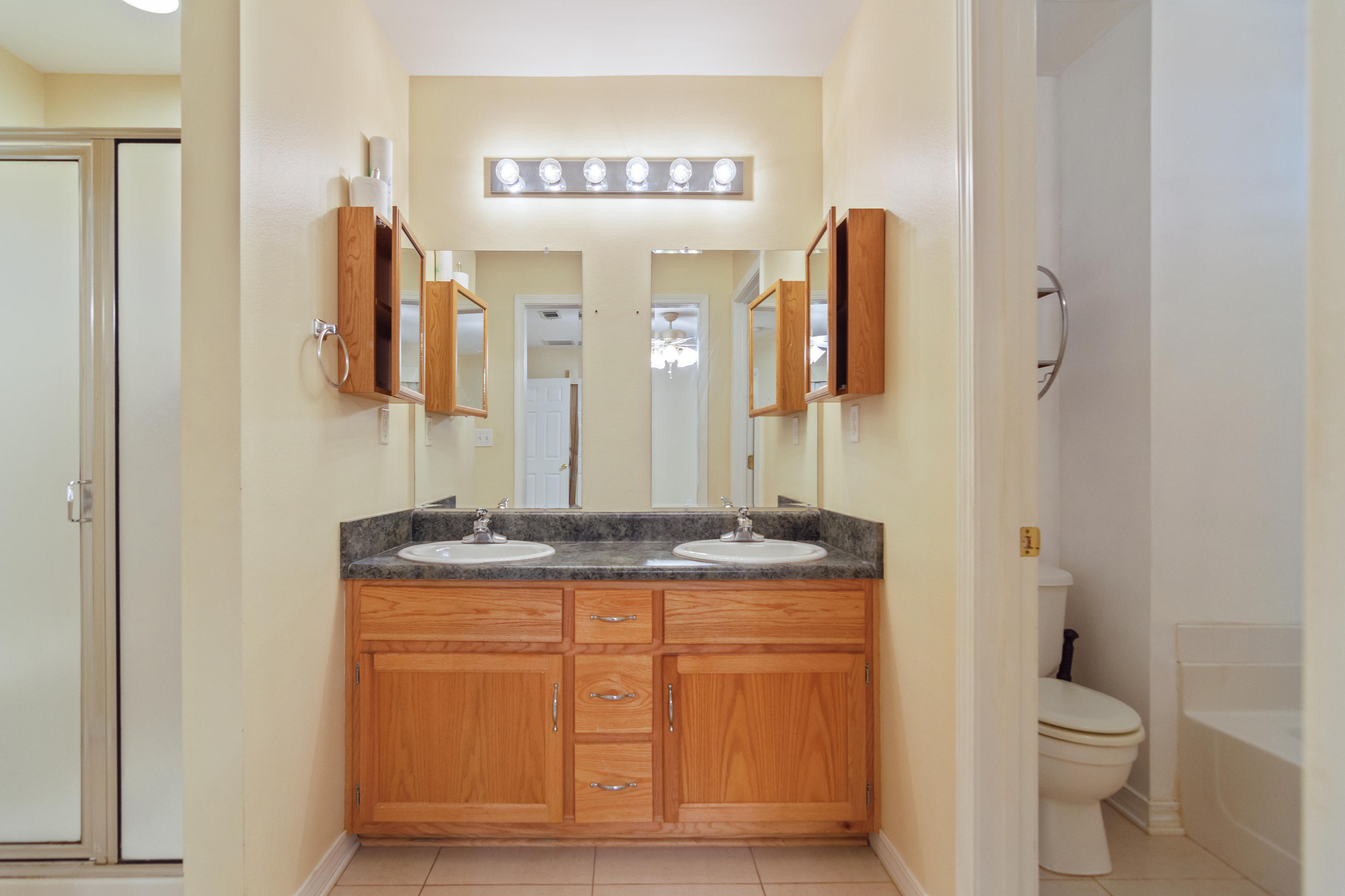 ROLLING HILLS - Residential