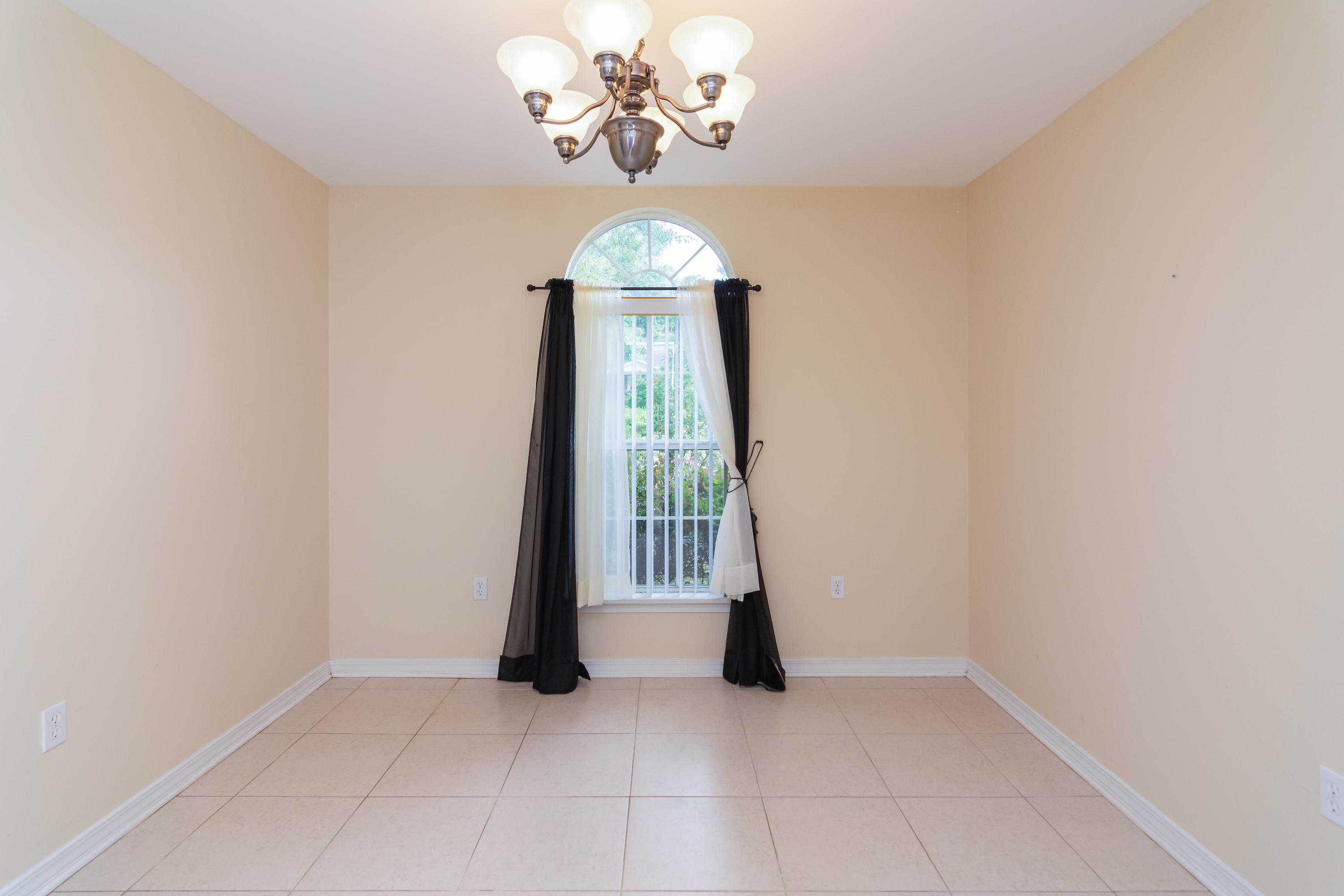 ROLLING HILLS - Residential