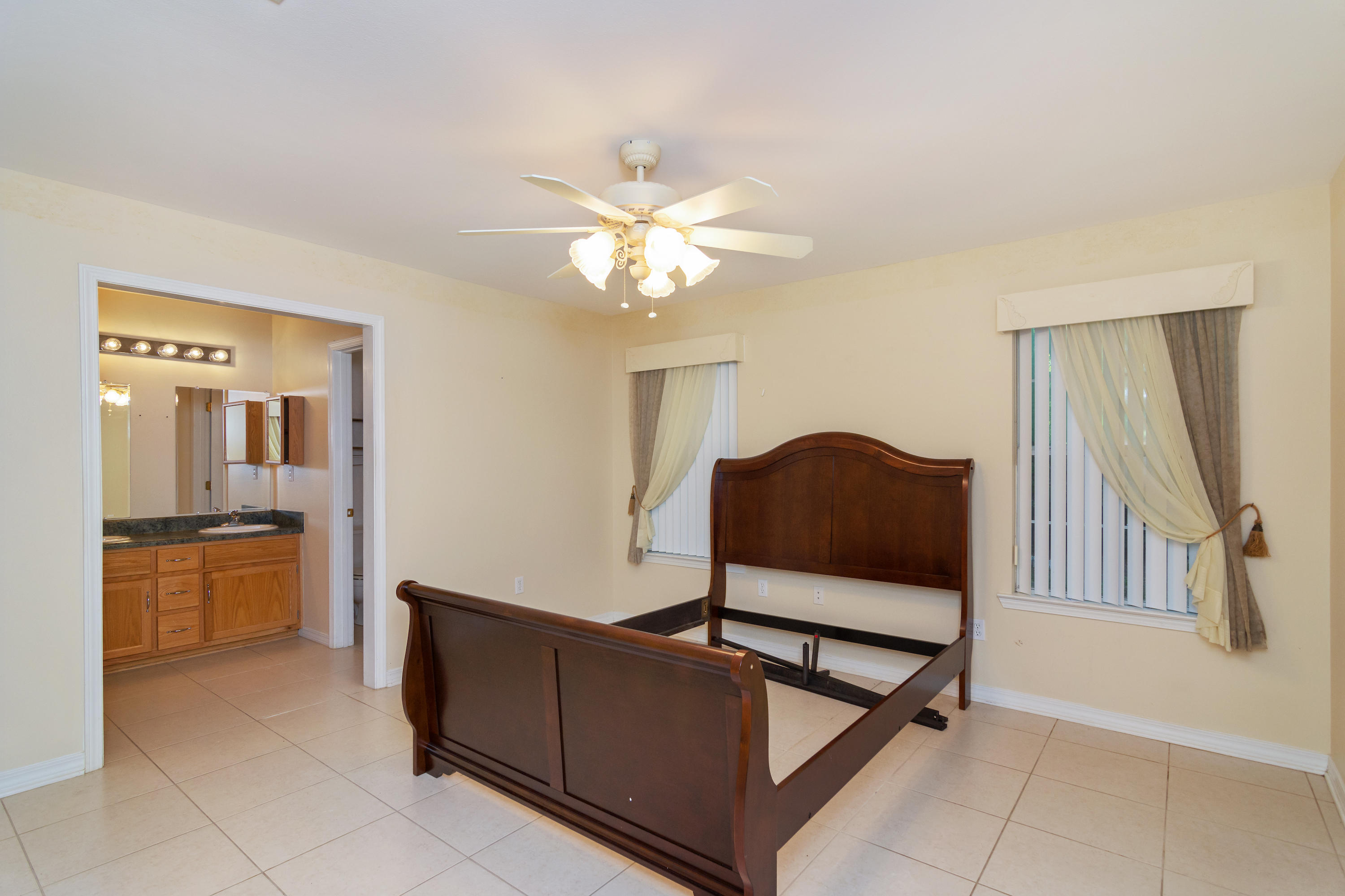 ROLLING HILLS - Residential