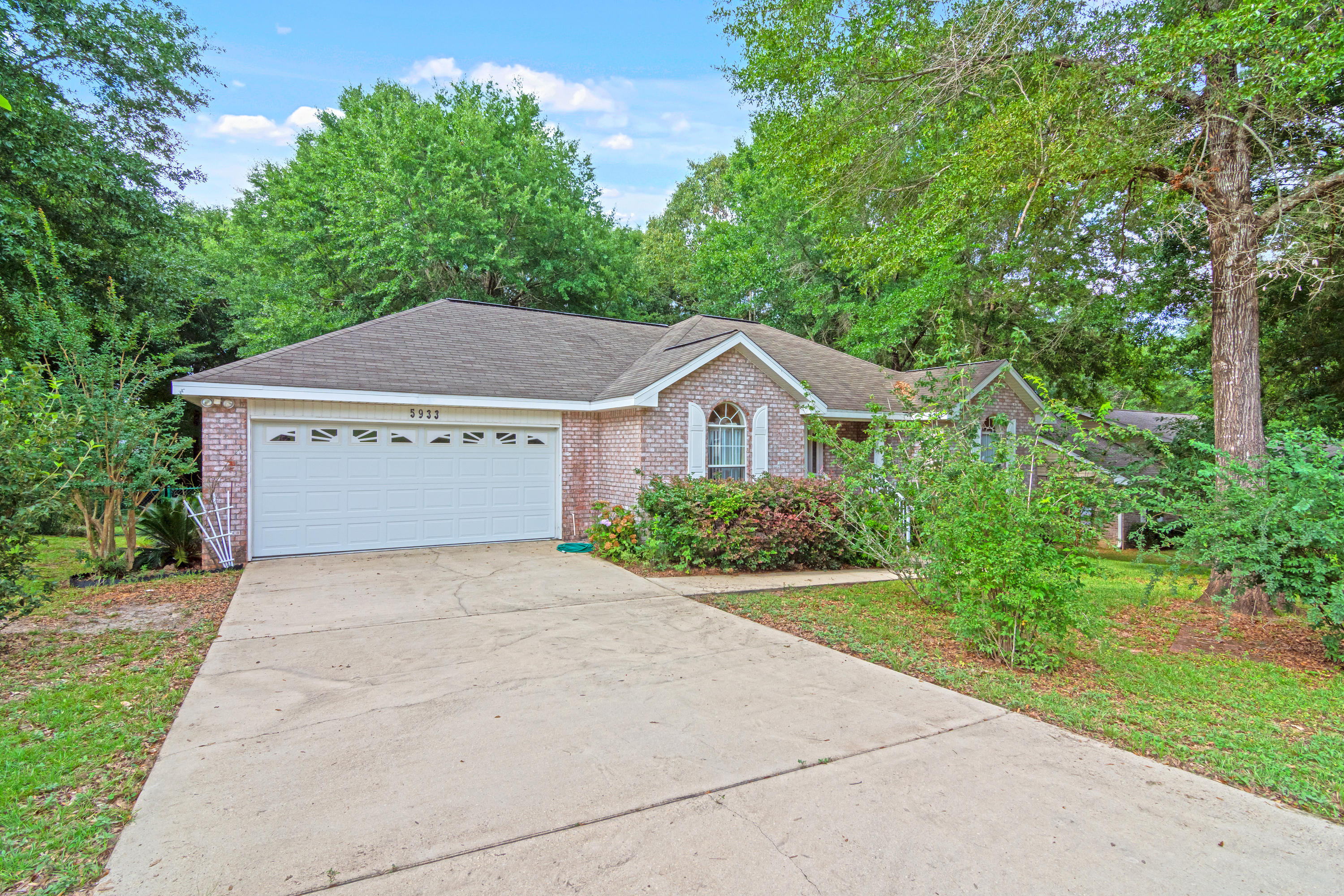 ROLLING HILLS - Residential