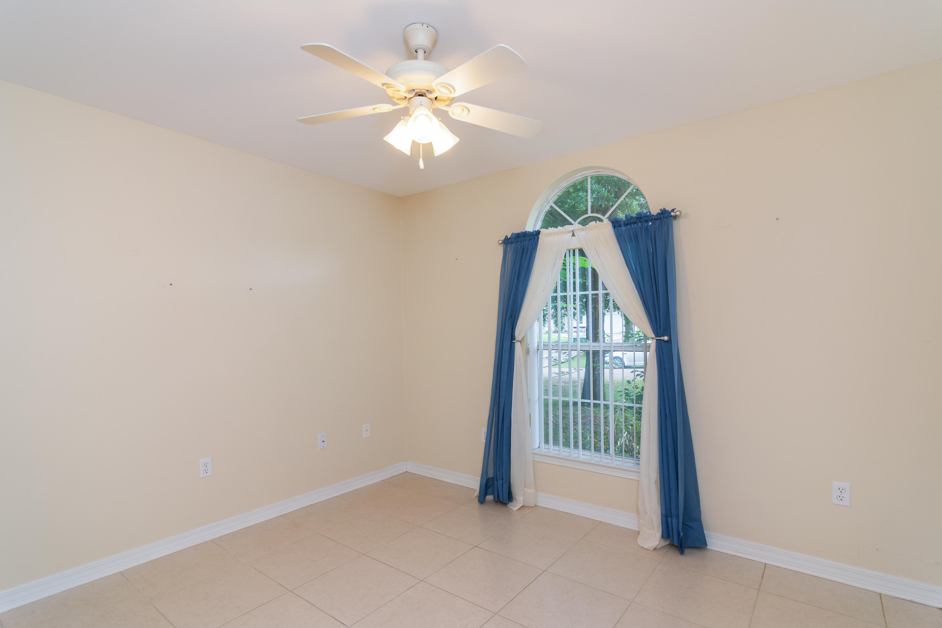 ROLLING HILLS - Residential