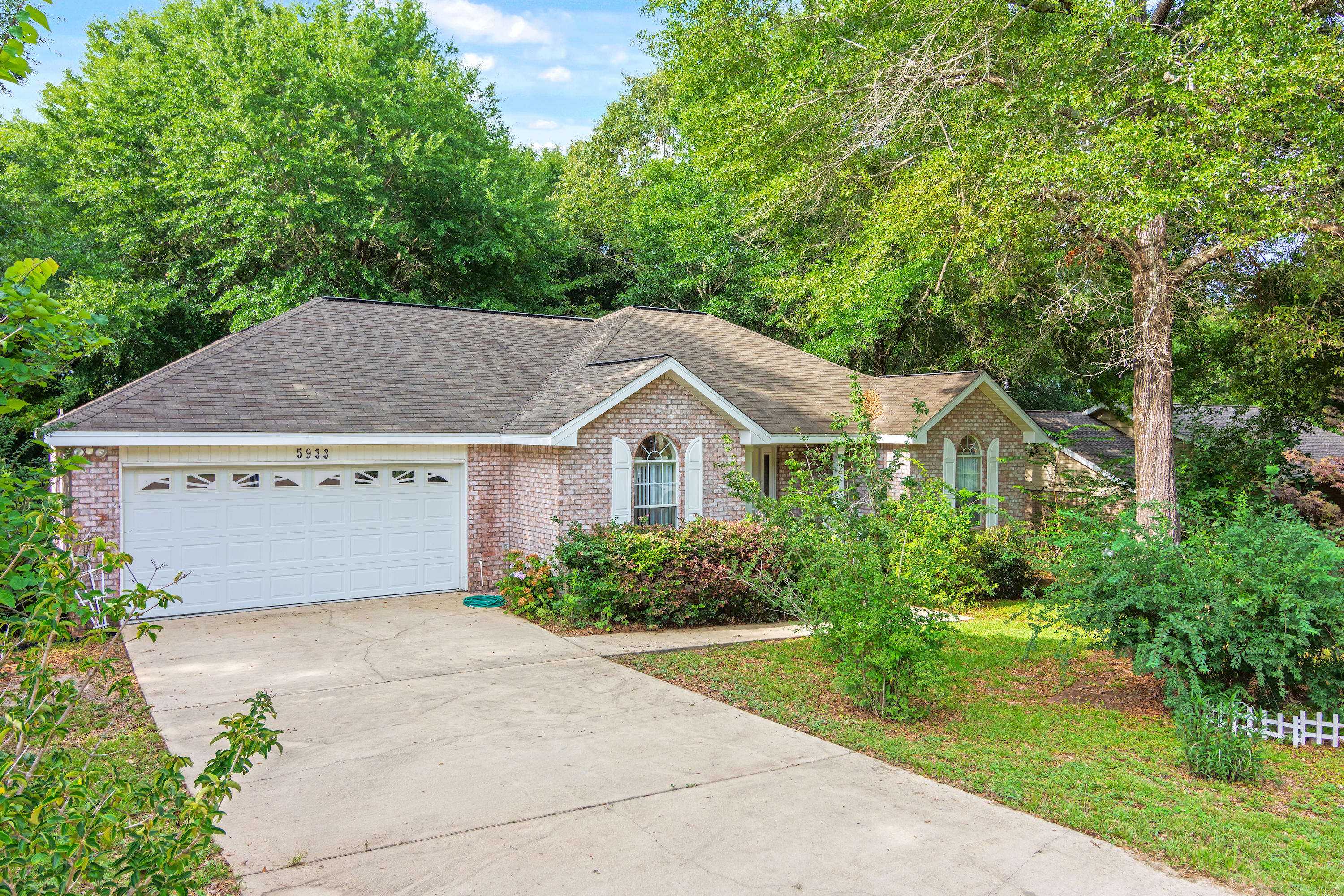 ROLLING HILLS - Residential