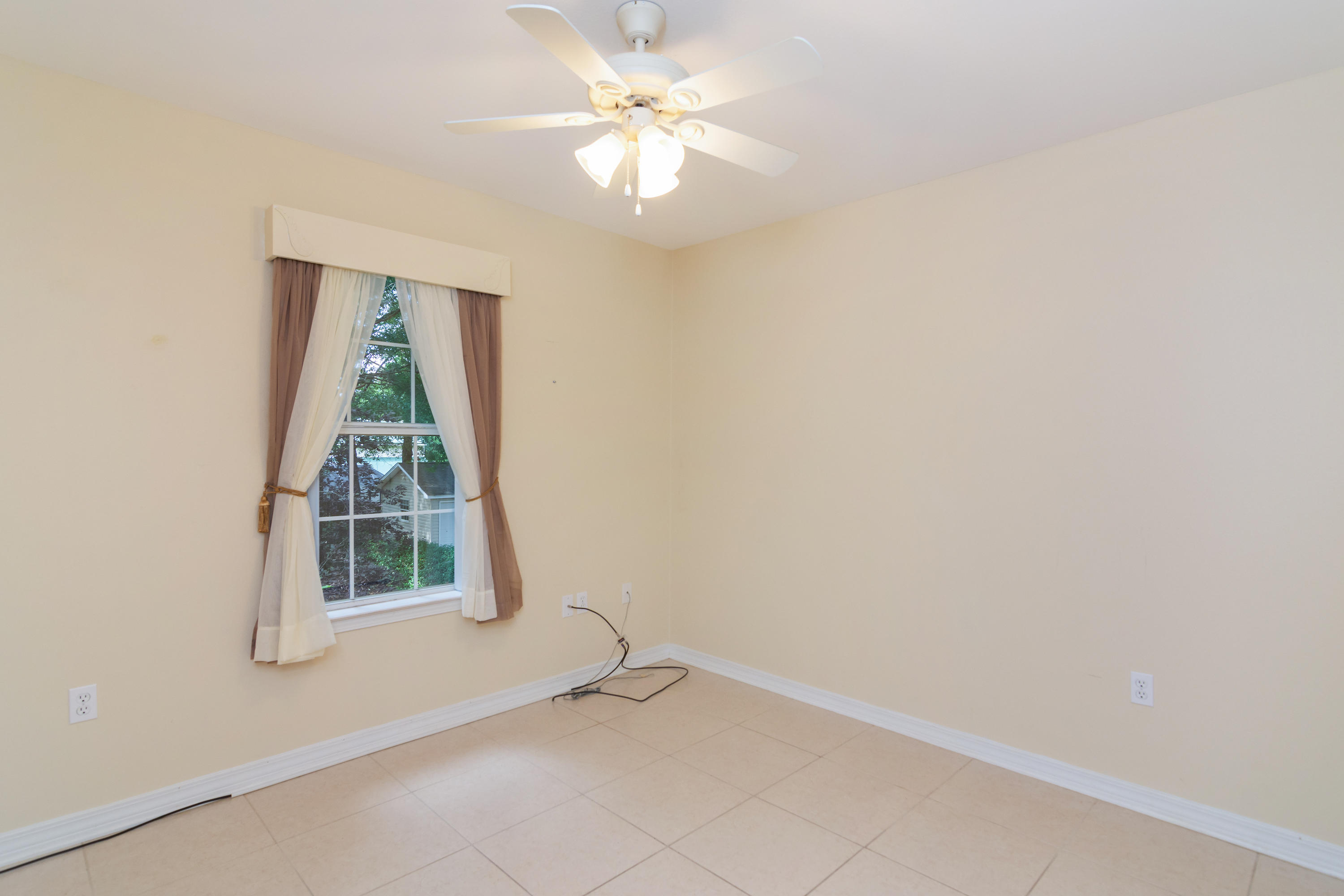 ROLLING HILLS - Residential