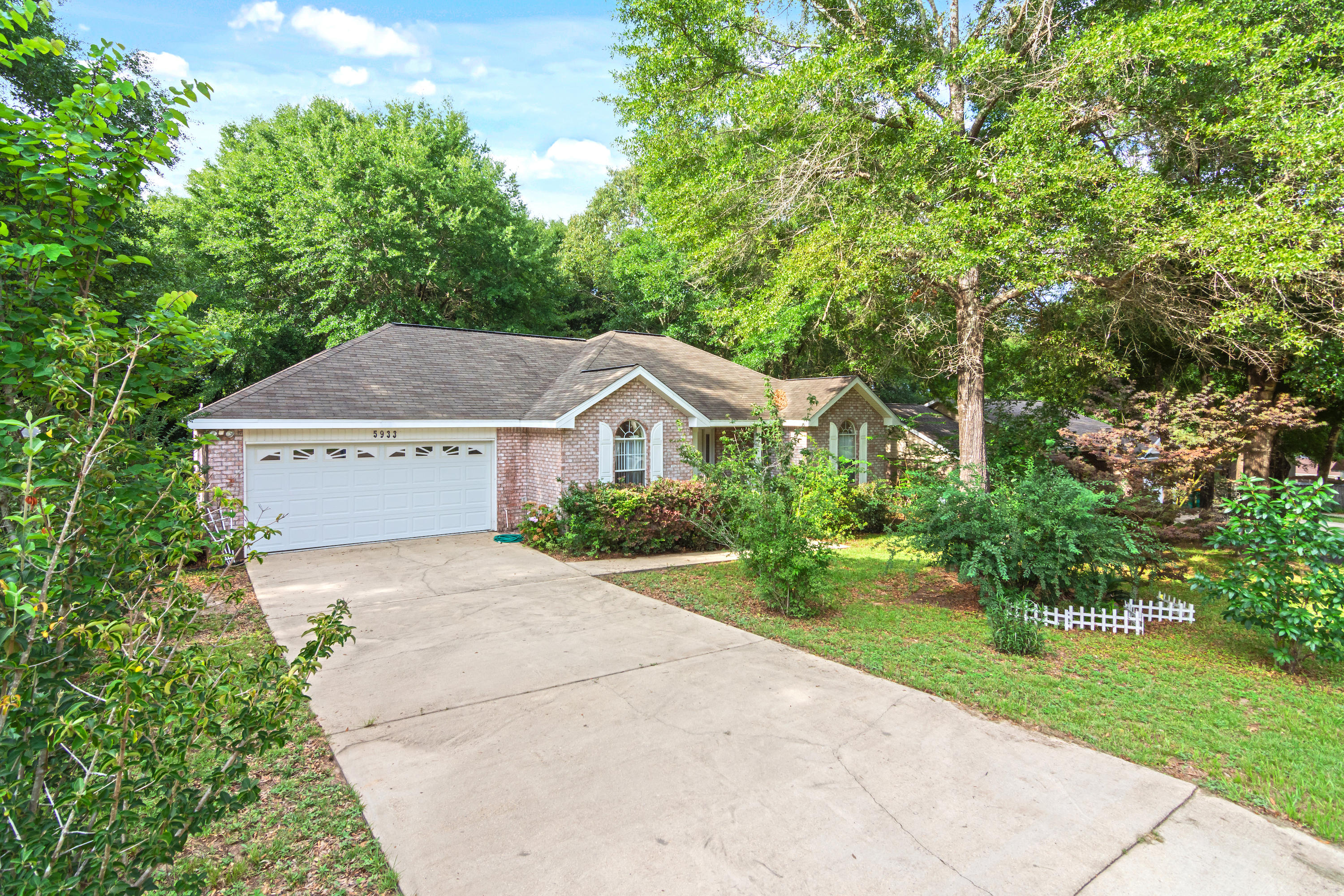 ROLLING HILLS - Residential