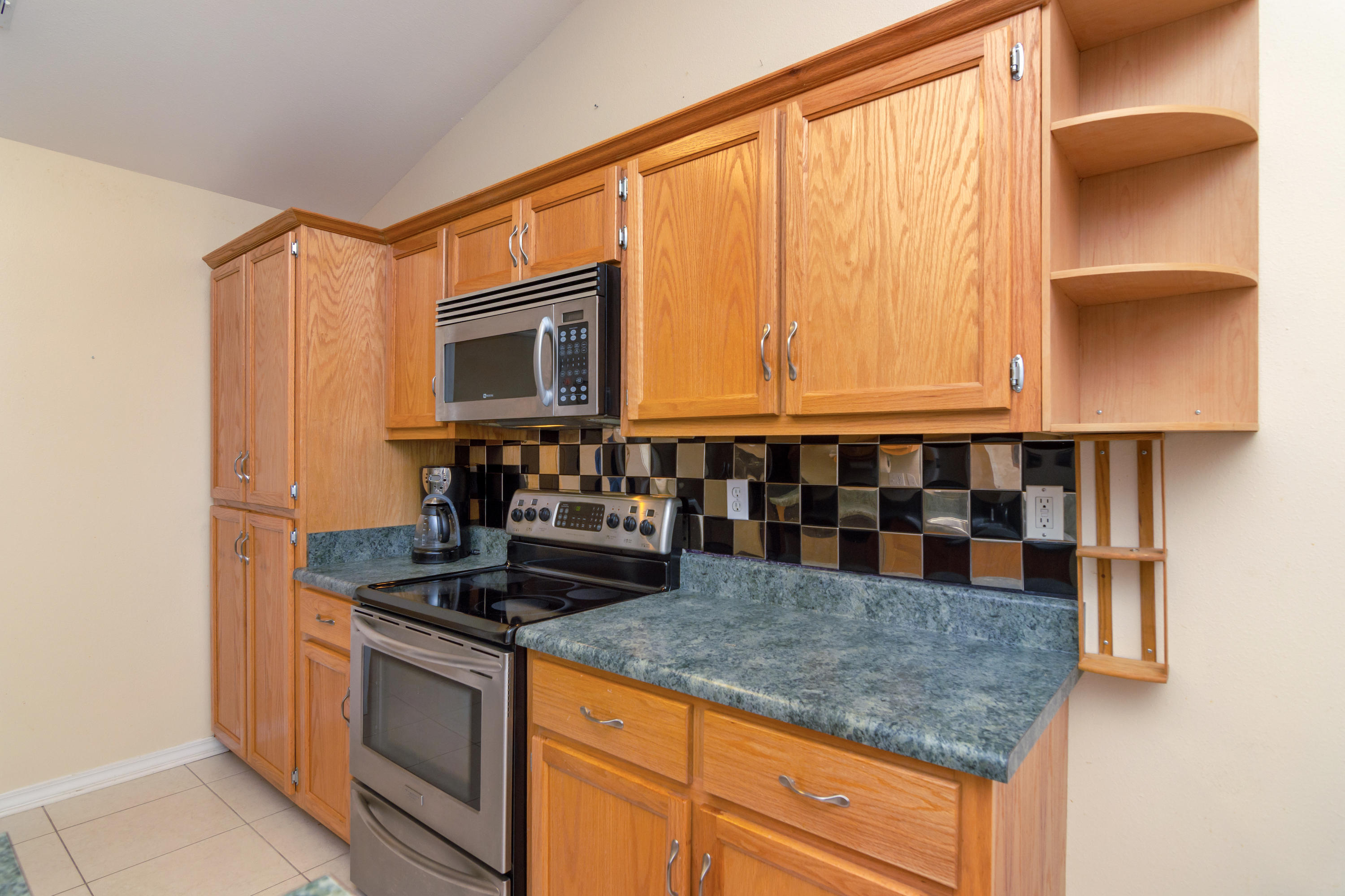 ROLLING HILLS - Residential