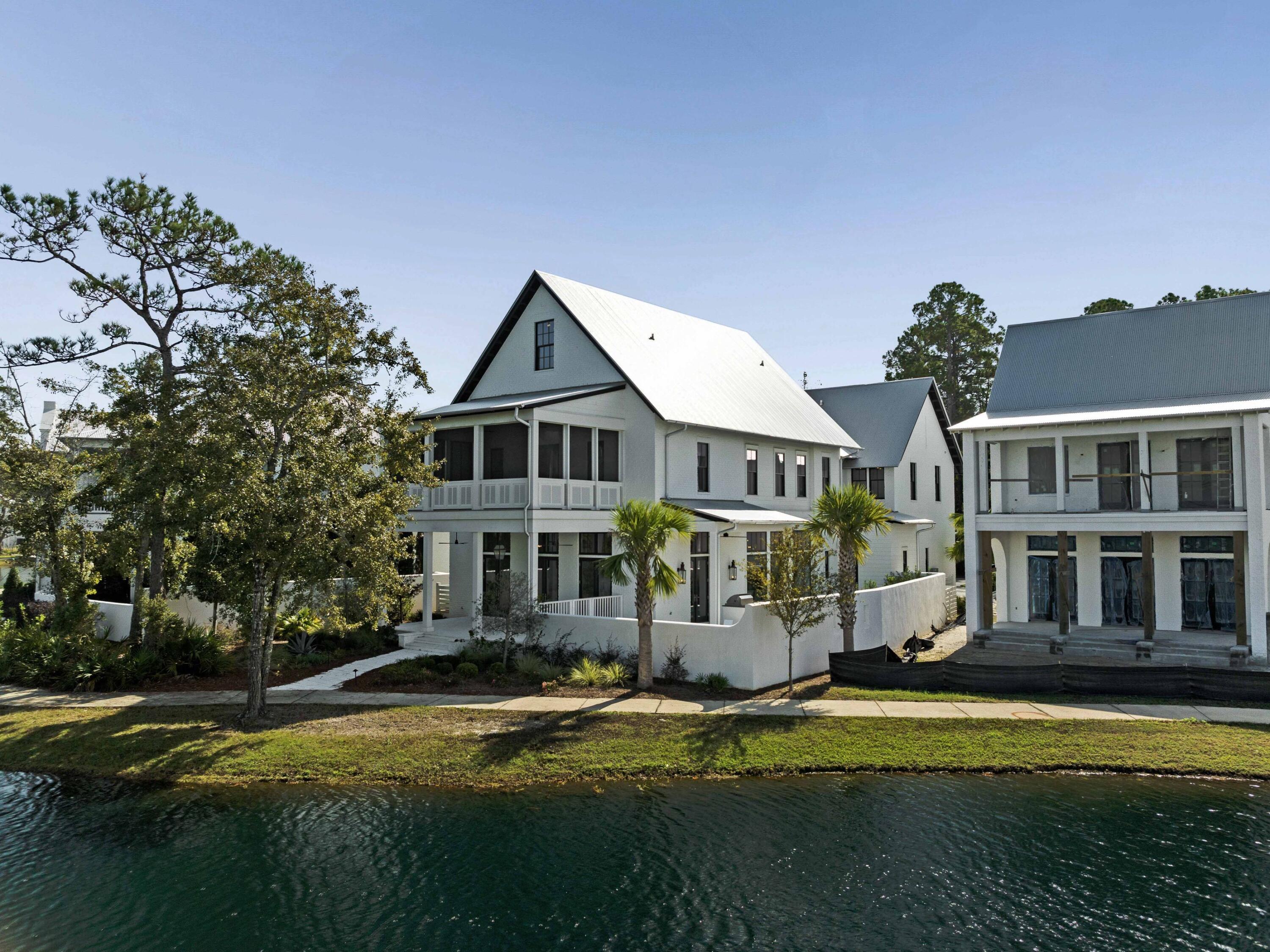 CHURCHILL OAKS - Residential