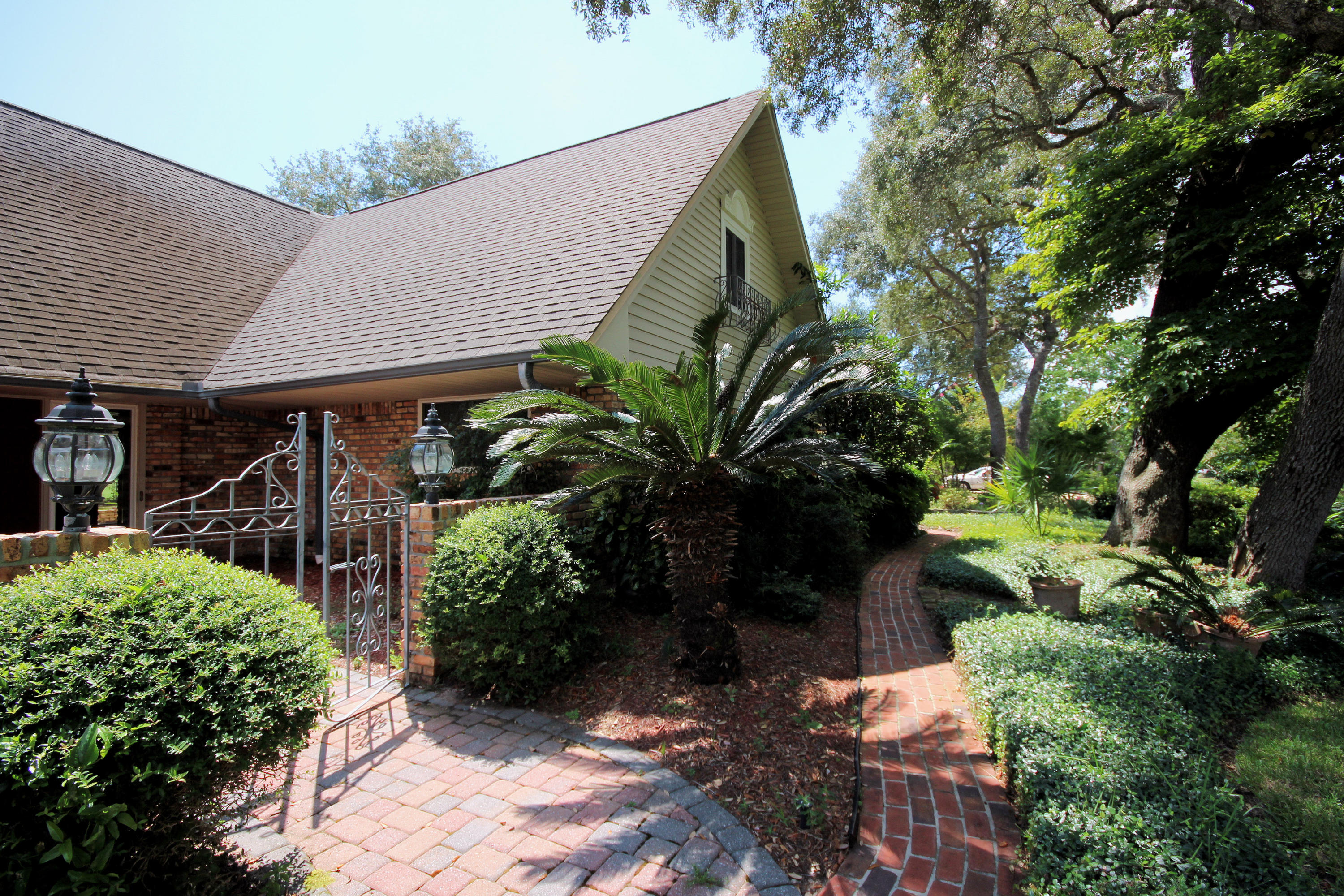 LAKE LORRAINE ESTATES - Residential