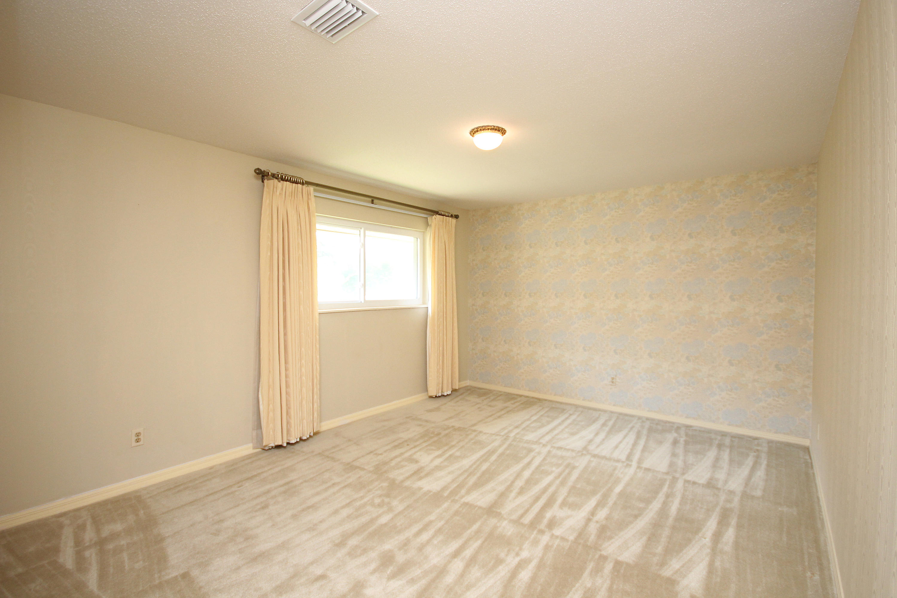 LAKE LORRAINE ESTATES - Residential