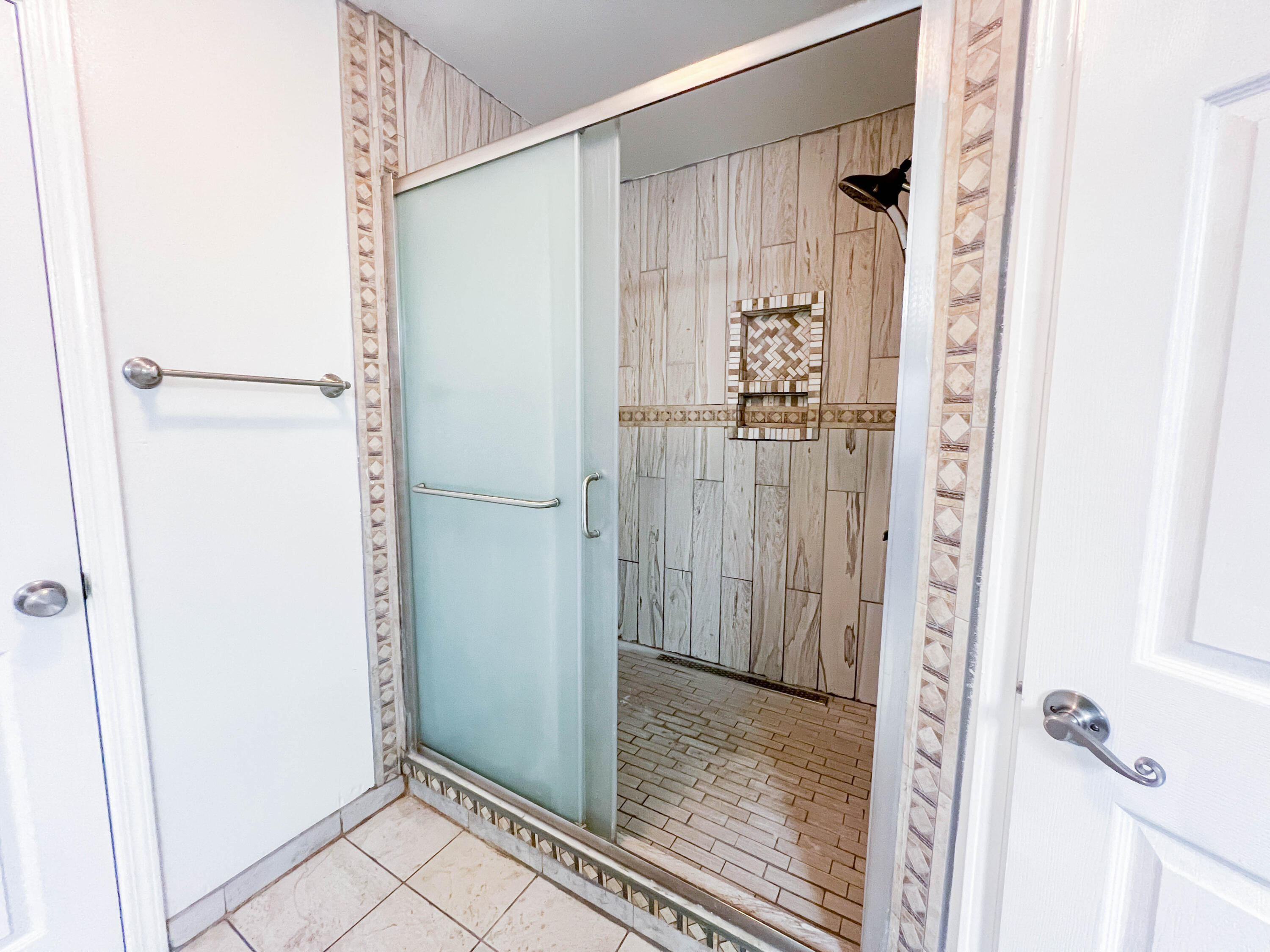 CHEROKEE BEND PH 2 - Residential Lease