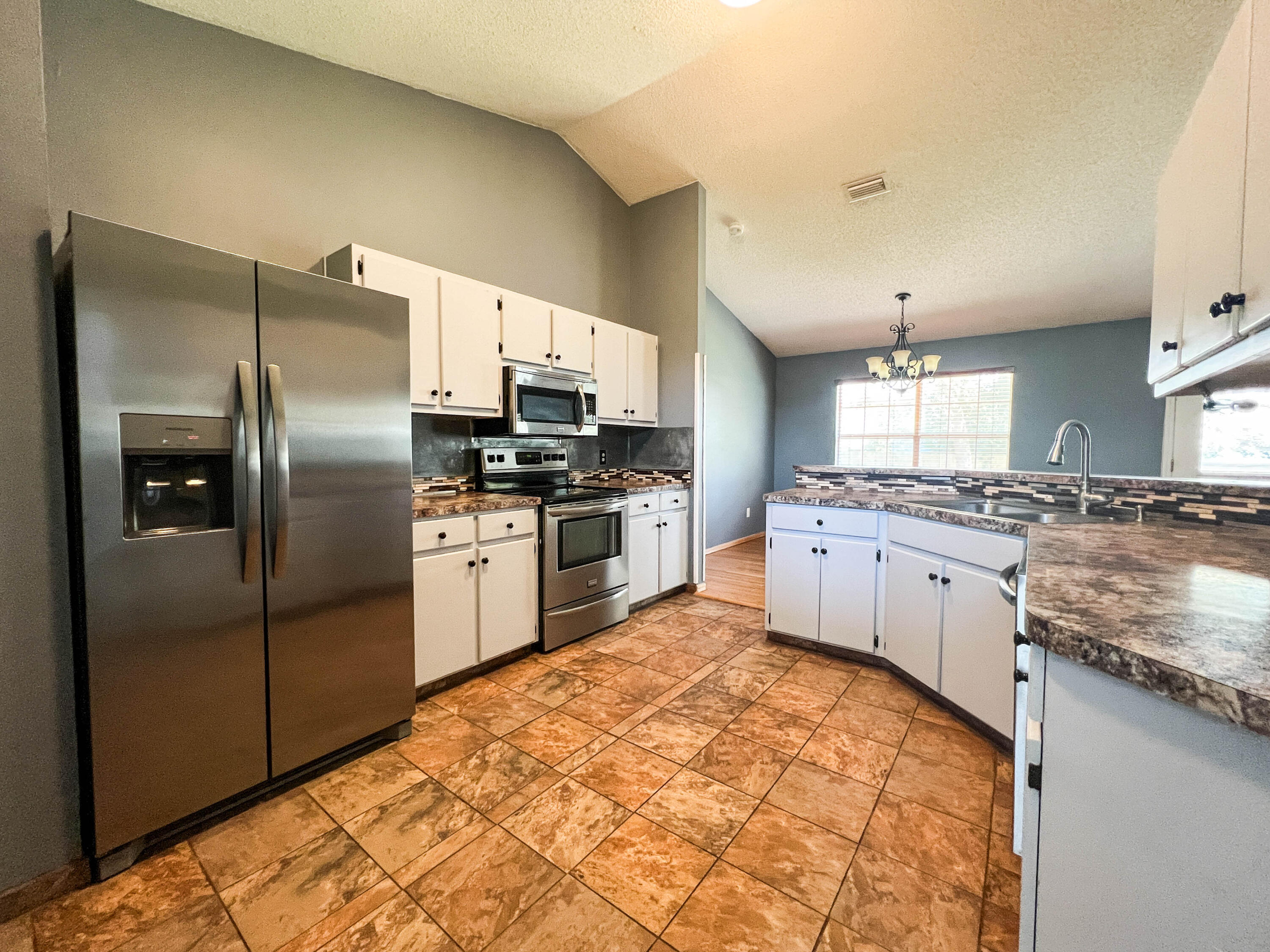 CHEROKEE BEND PH 2 - Residential Lease