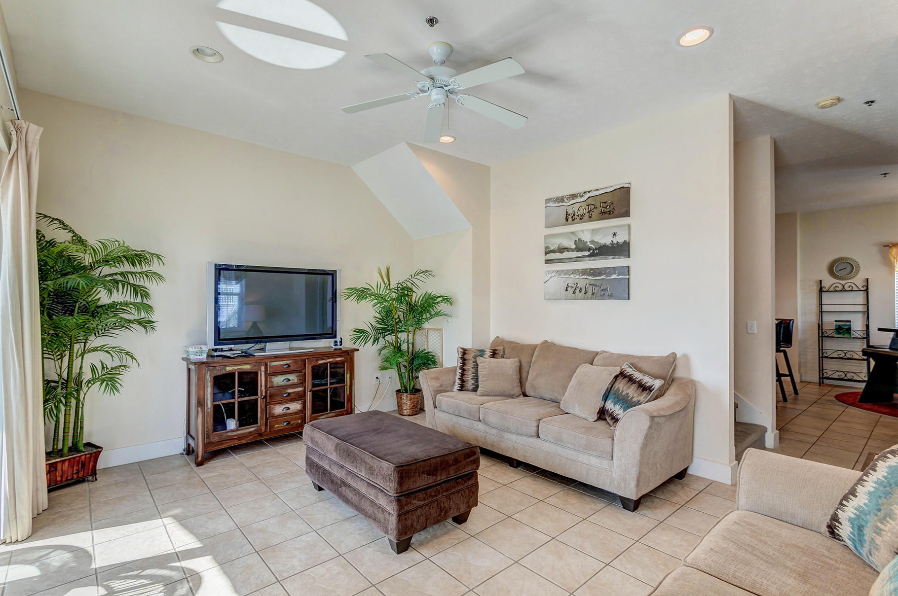 CASA DEL MAR - Residential