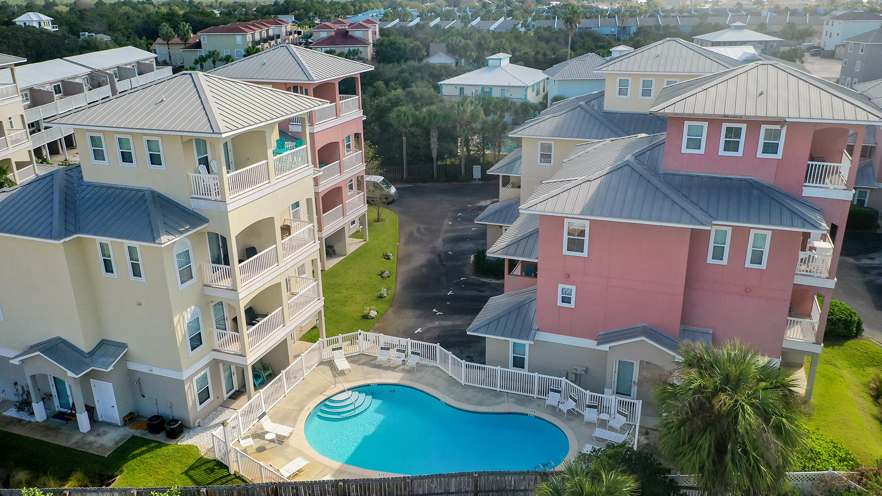 CASA DEL MAR - Residential