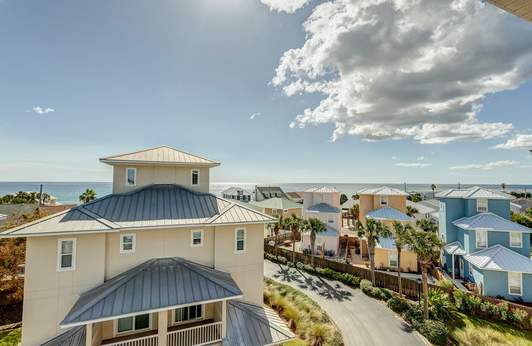 CASA DEL MAR - Residential