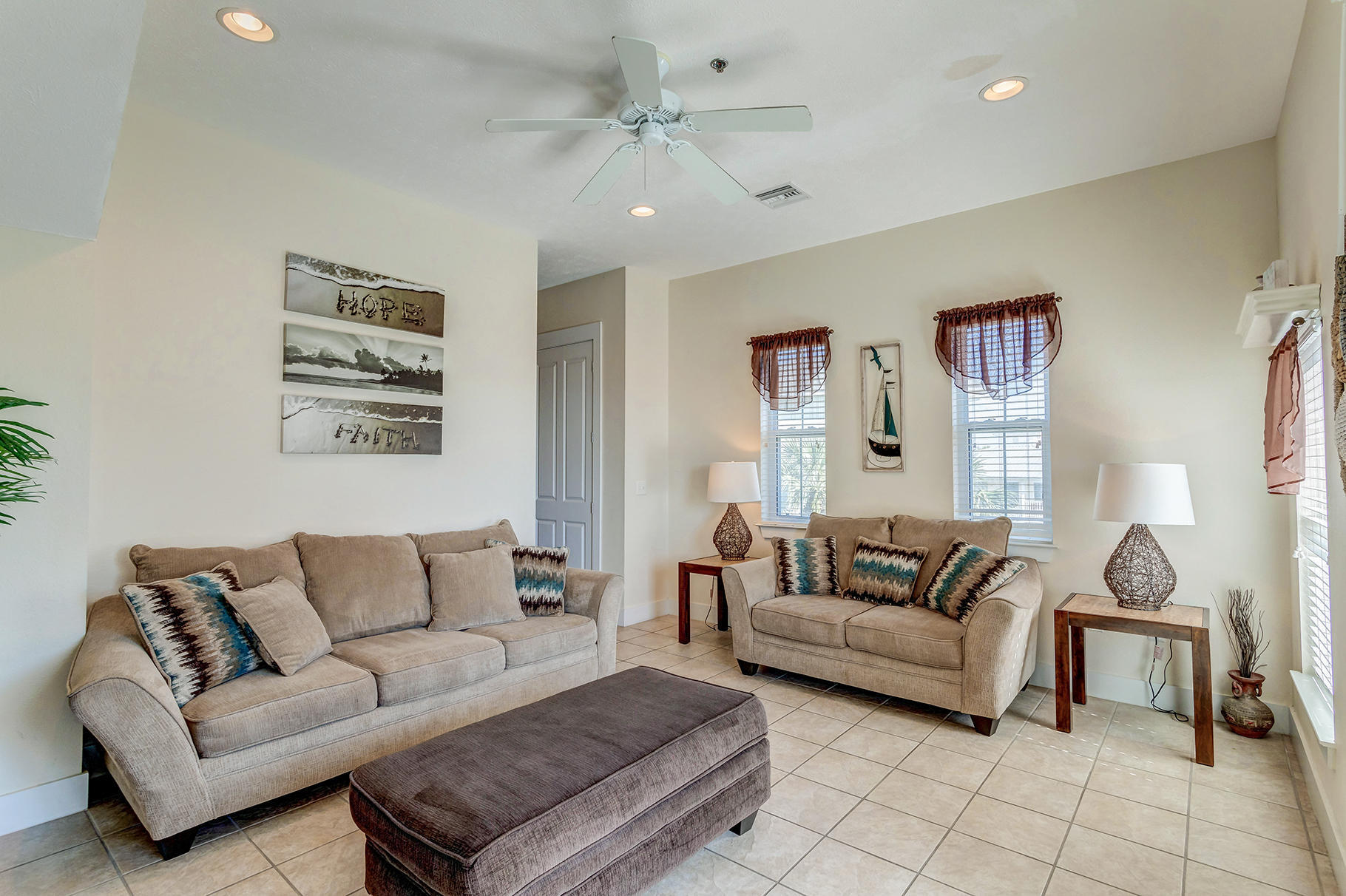 CASA DEL MAR - Residential