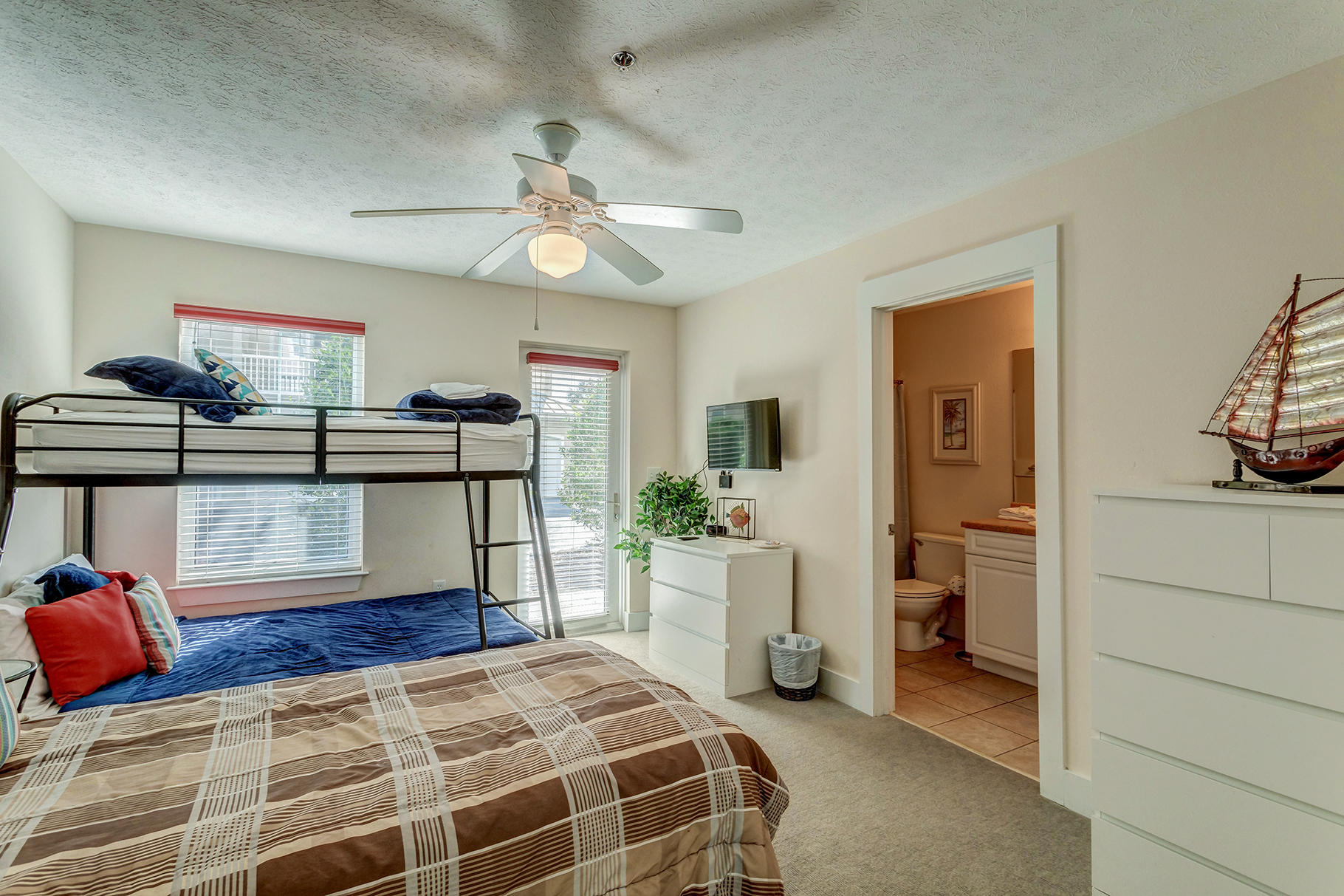 CASA DEL MAR - Residential