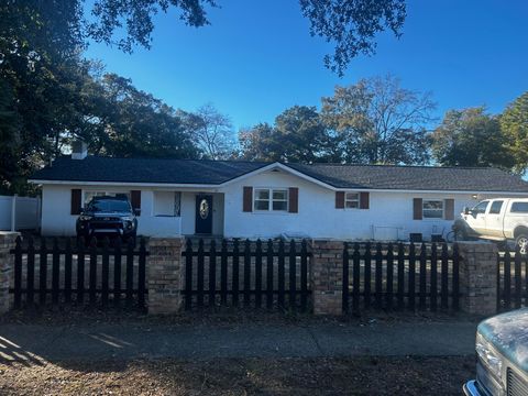 Photo of 10 NW Wright Parkway, Fort Walton Beach, FL 32548 (MLS # 991587)