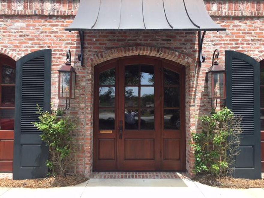 THIS IS A BEAUTIFULLY FINISHED 3,000 SF PROFESSIONAL OFFICE EQUIPED TO HANDLE THE MOST CUTTING EDGE TECHNOLOGY AND PROFESSIONAL REQUIREMENTS. THE 8 PRIVATE OFFICES, 2 CONFERENCE ROOMS, WORK ROOM, KITCHEN AND STORAGE SPACE ARE ALL TRIMMED WITH DARK WOOD FINISHES AND CROWN MOLDING THROUGHOUT. 10 FT CEILINGS, DESIGNER CEILING TILES AND 9 FT SOLID WOOD DOORS SET THIS SPACE APART FROM ANY OTHER PROFESSIONAL OFFICE IN THE AREA. THE SPACE IS MOVE IN READY WITH HIGH SPEED INTERNET WIRING IN ALL OFFICES, A CLOSED CIRCUIT LOBBY CAMERA, SECURE ENTRY DOOR WITH REMOTE OPEN, AND SPEAKERS THROUGHOUT THE COMMON SPACES. PERFECT FOR ANY PROFESSIONAL OR MEDICAL USE.