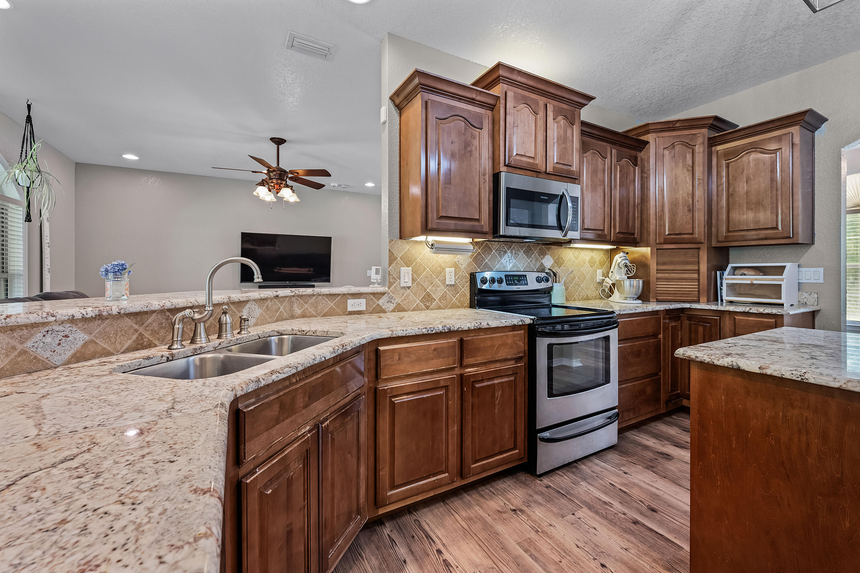 CRESTVIEW SUBURB - Residential