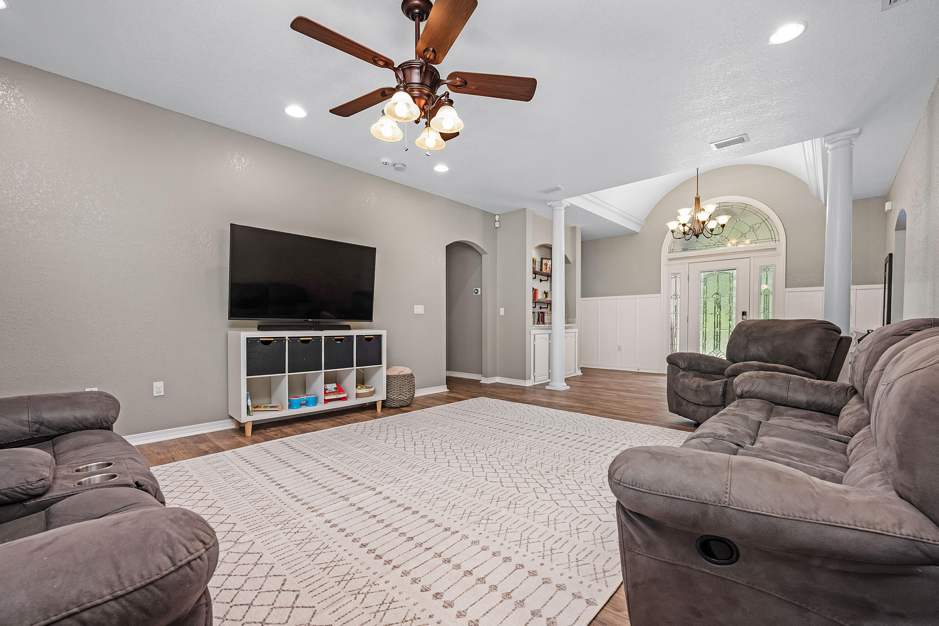 CRESTVIEW SUBURB - Residential