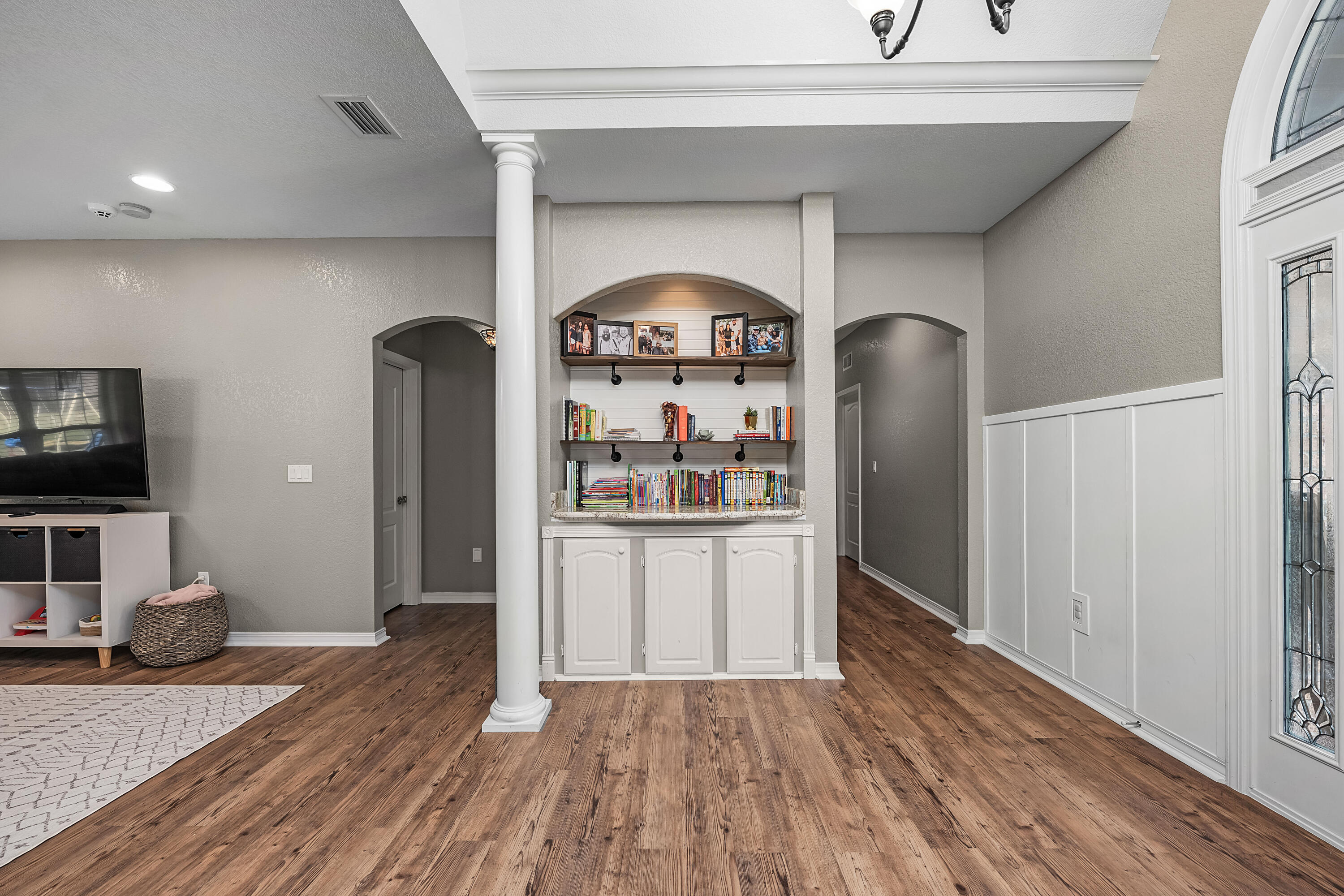 CRESTVIEW SUBURB - Residential