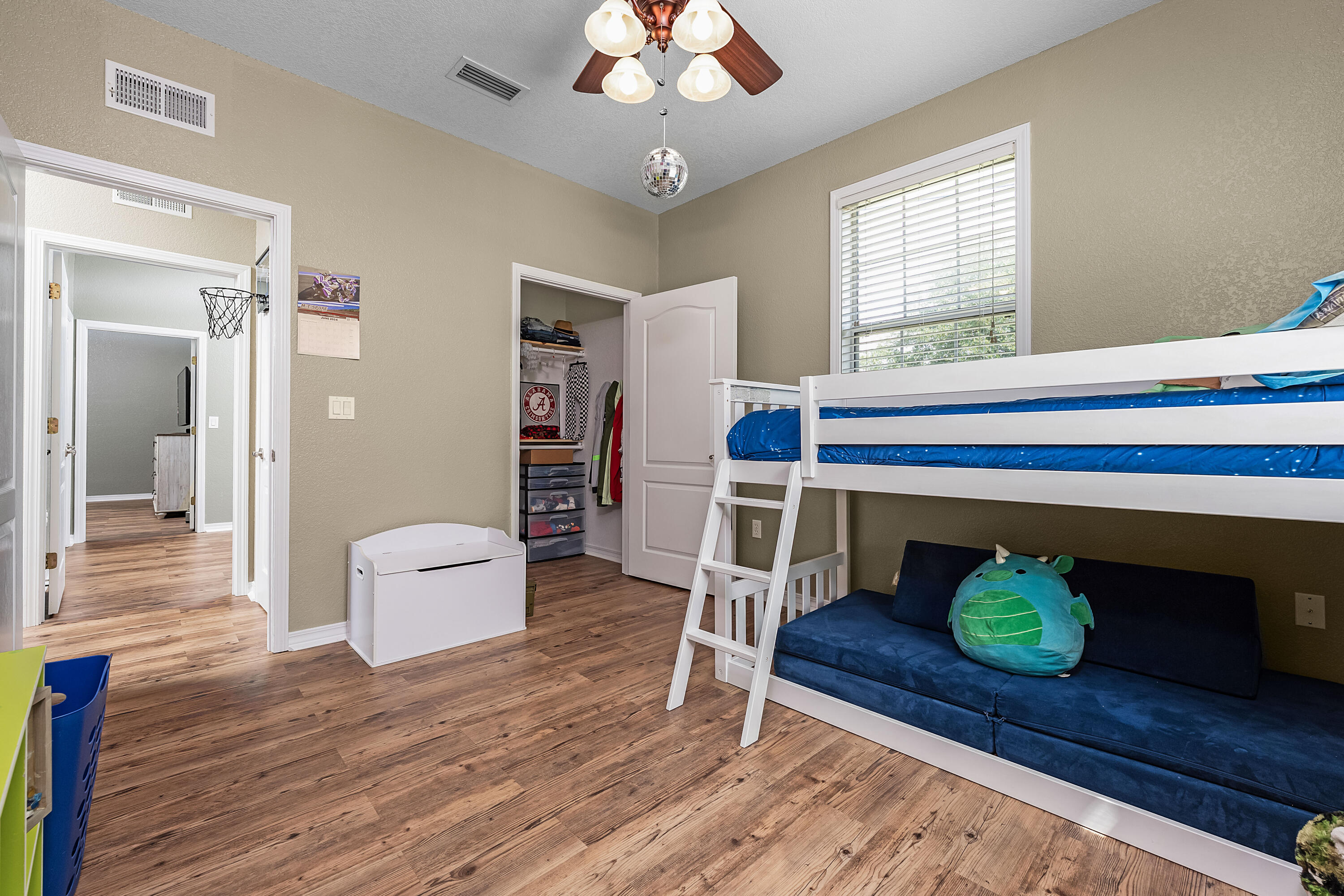 CRESTVIEW SUBURB - Residential