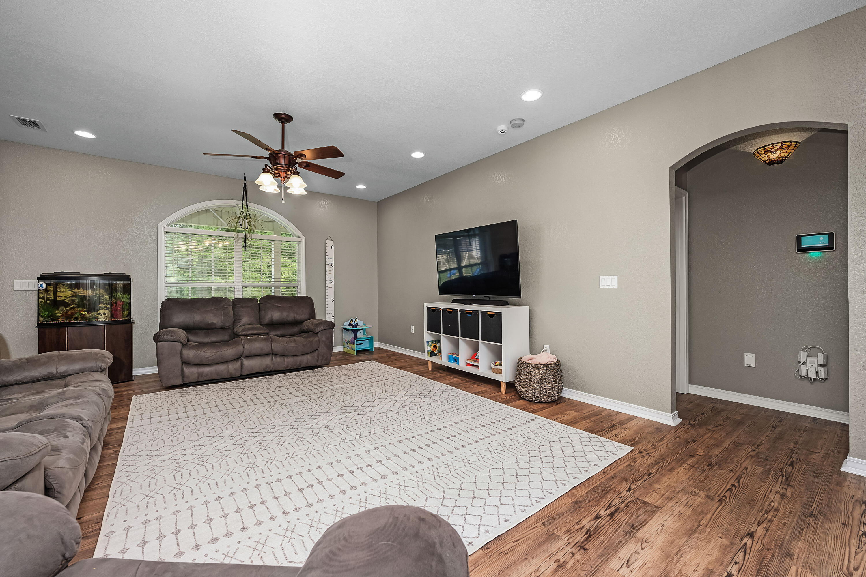 CRESTVIEW SUBURB - Residential