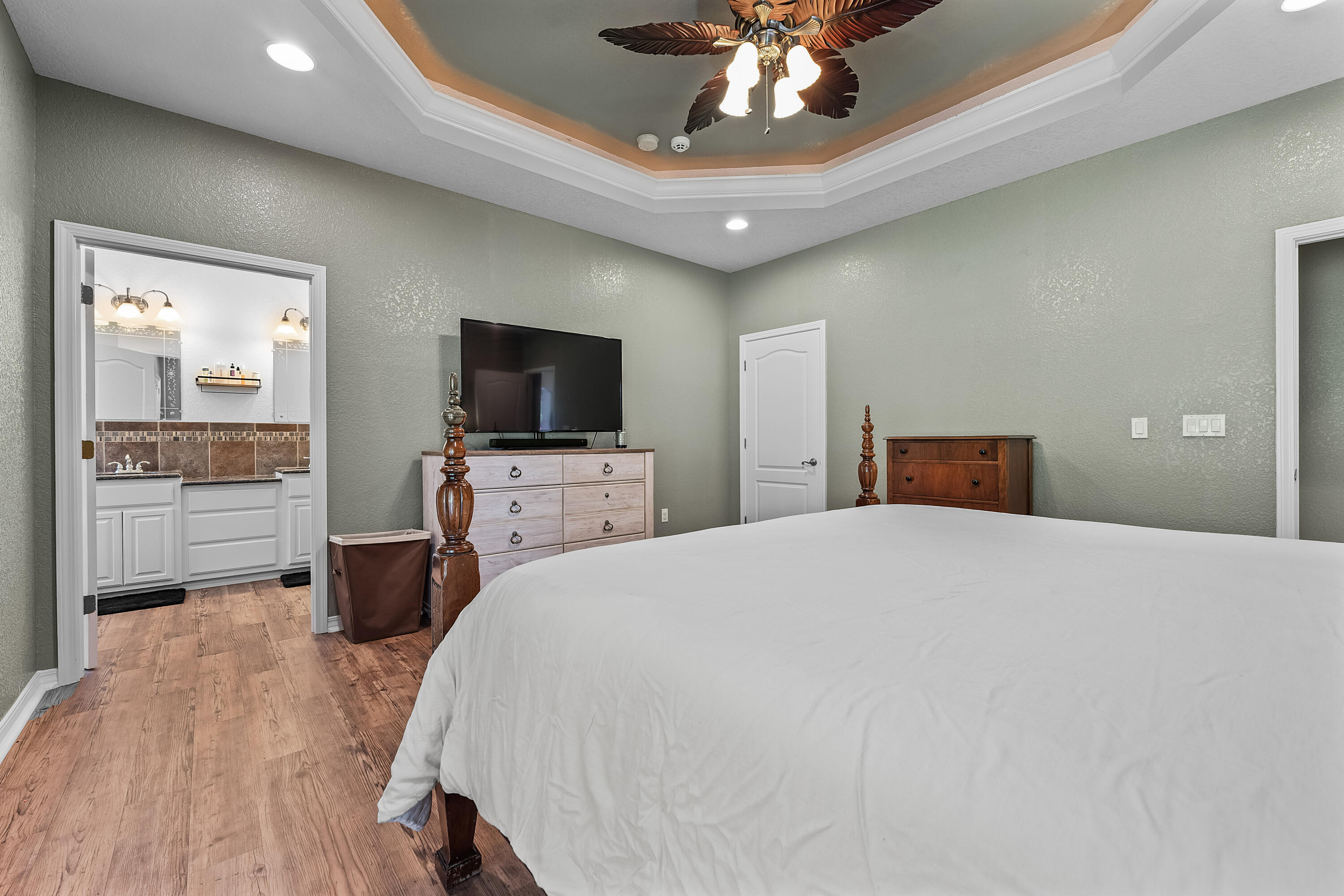 CRESTVIEW SUBURB - Residential