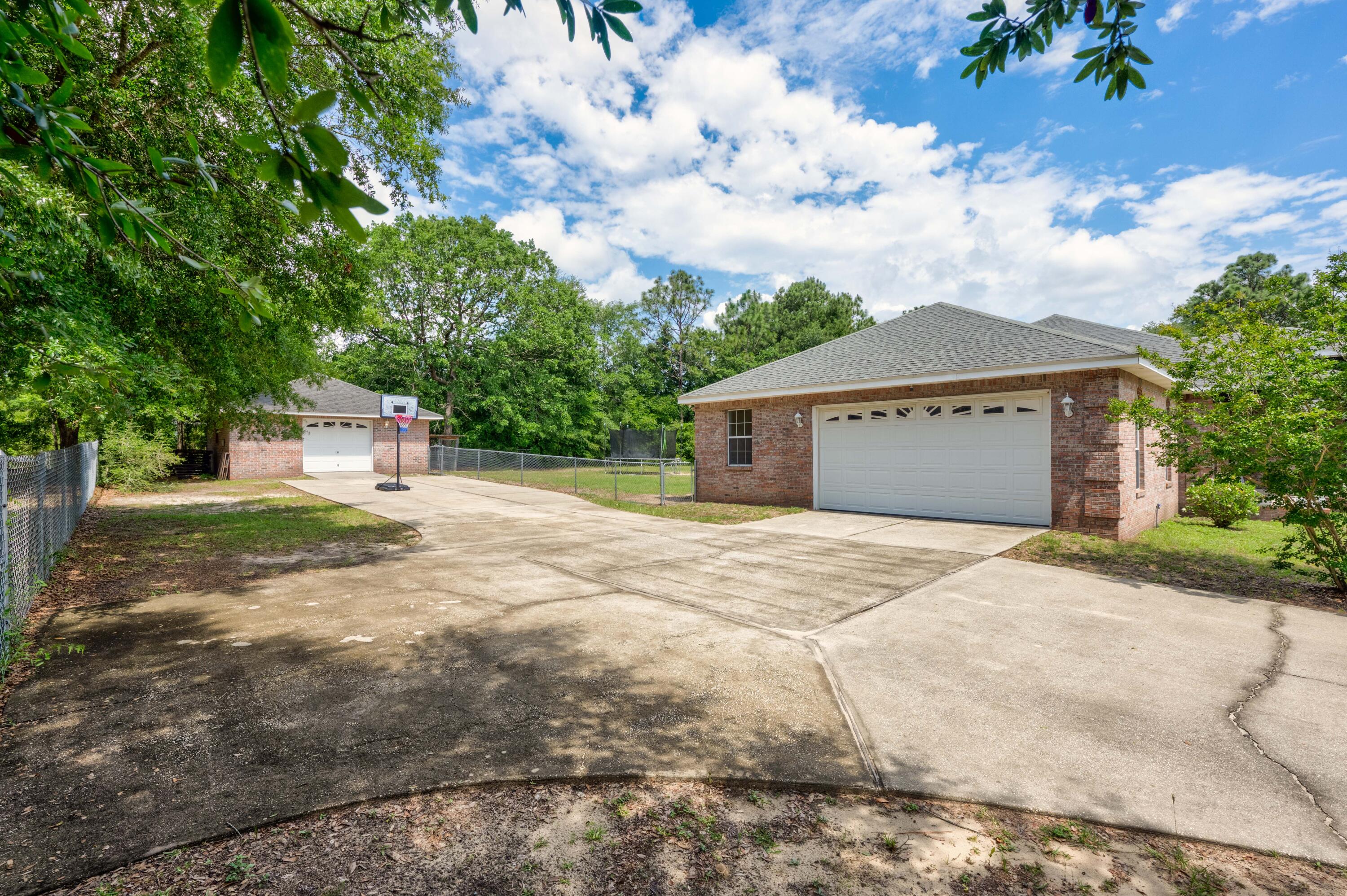 CRESTVIEW SUBURB - Residential