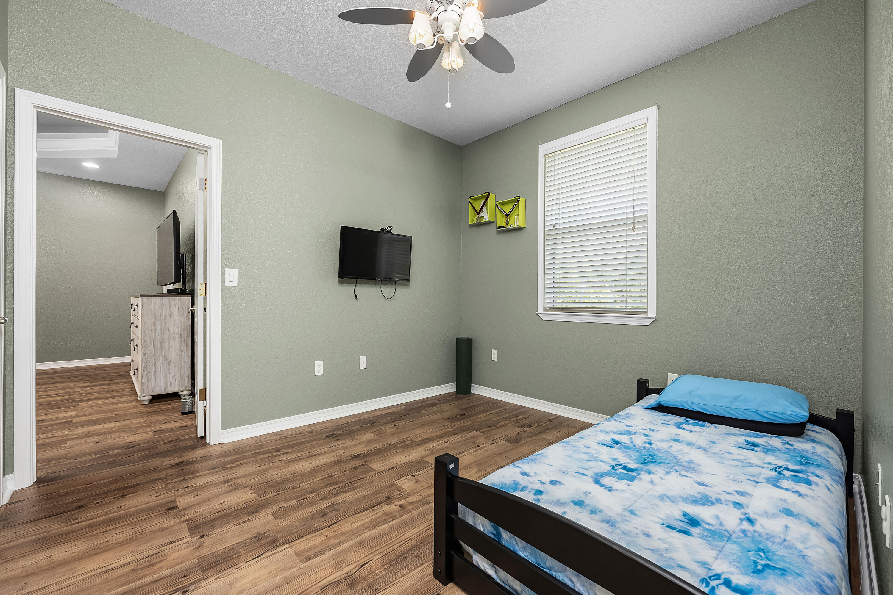 CRESTVIEW SUBURB - Residential