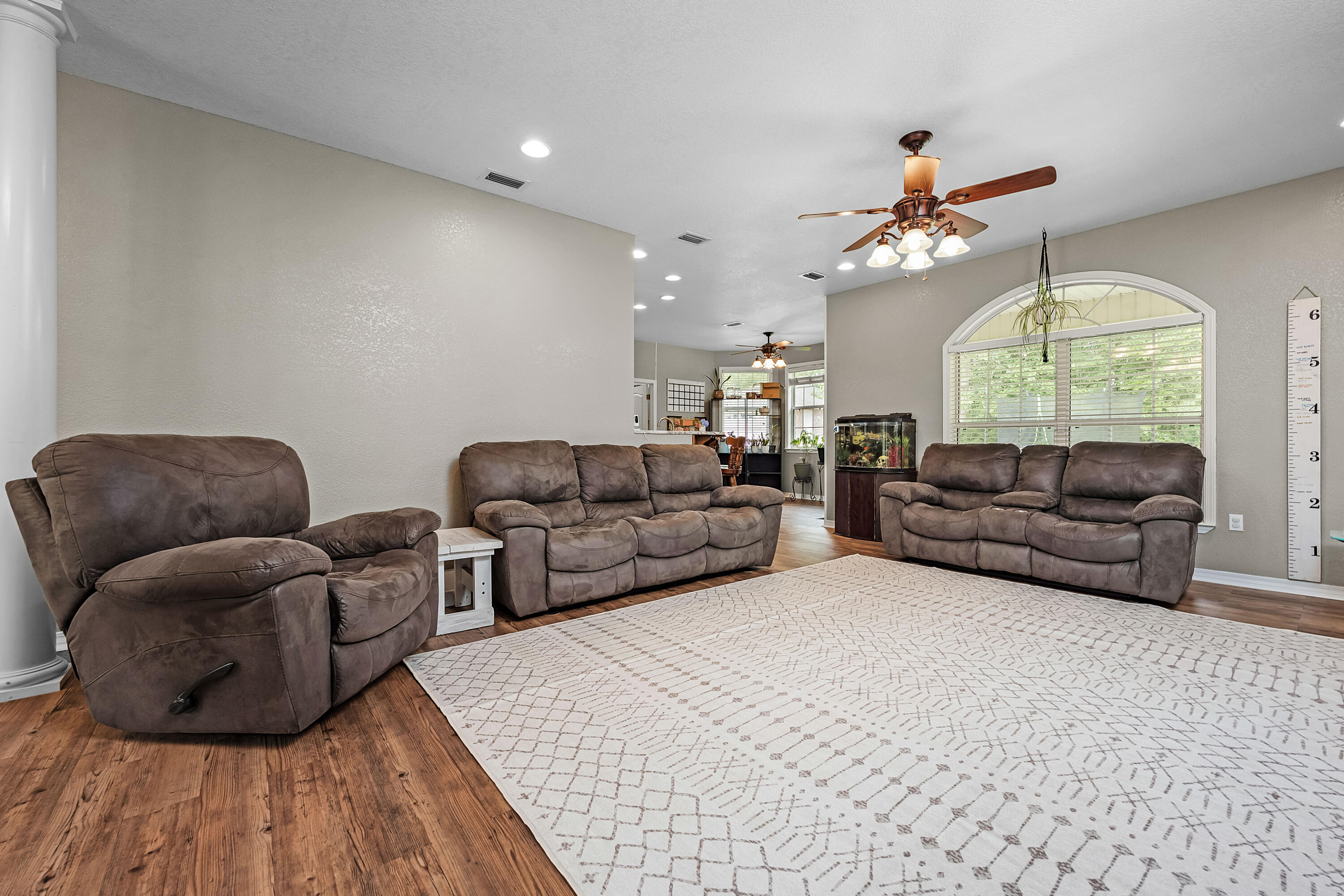 CRESTVIEW SUBURB - Residential