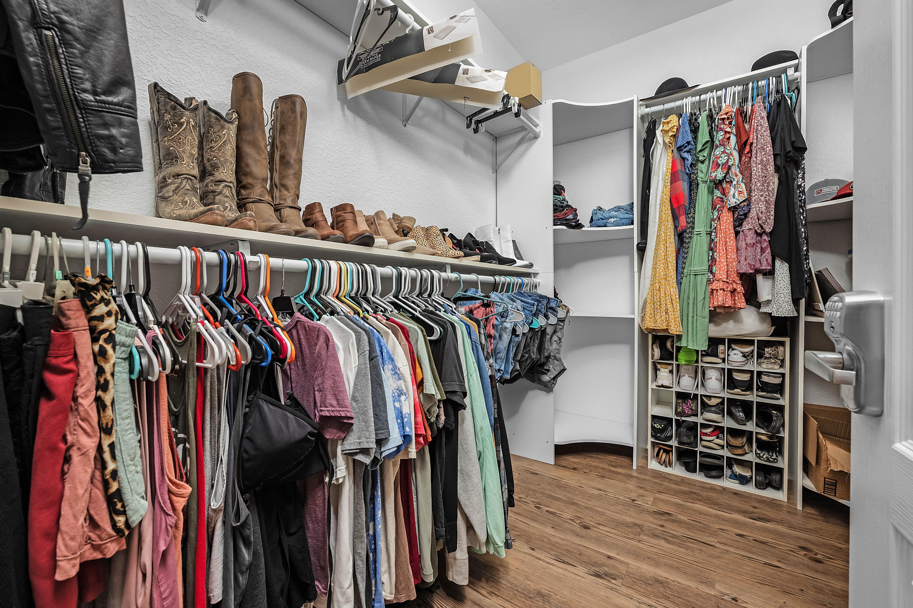 CRESTVIEW SUBURB - Residential