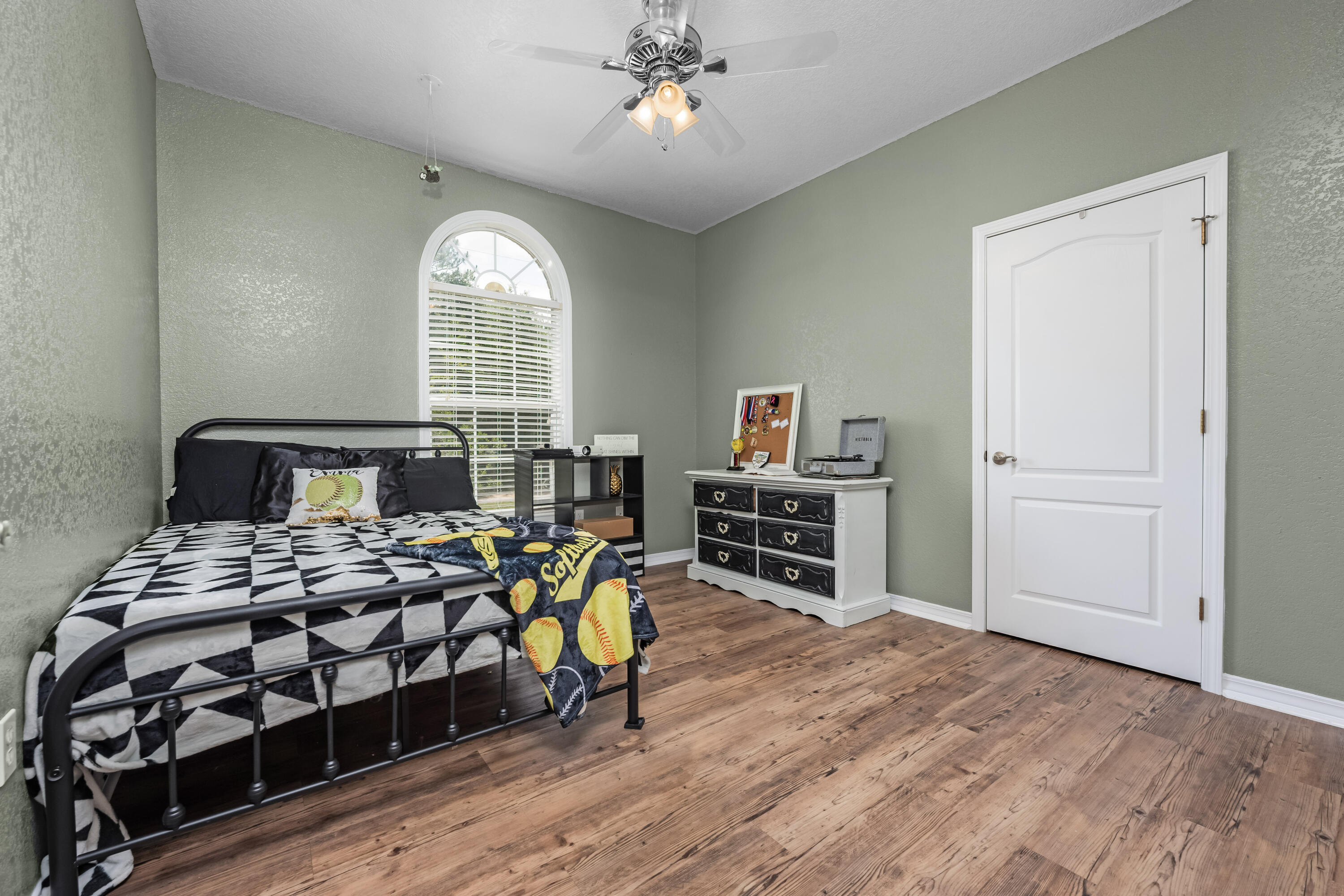 CRESTVIEW SUBURB - Residential