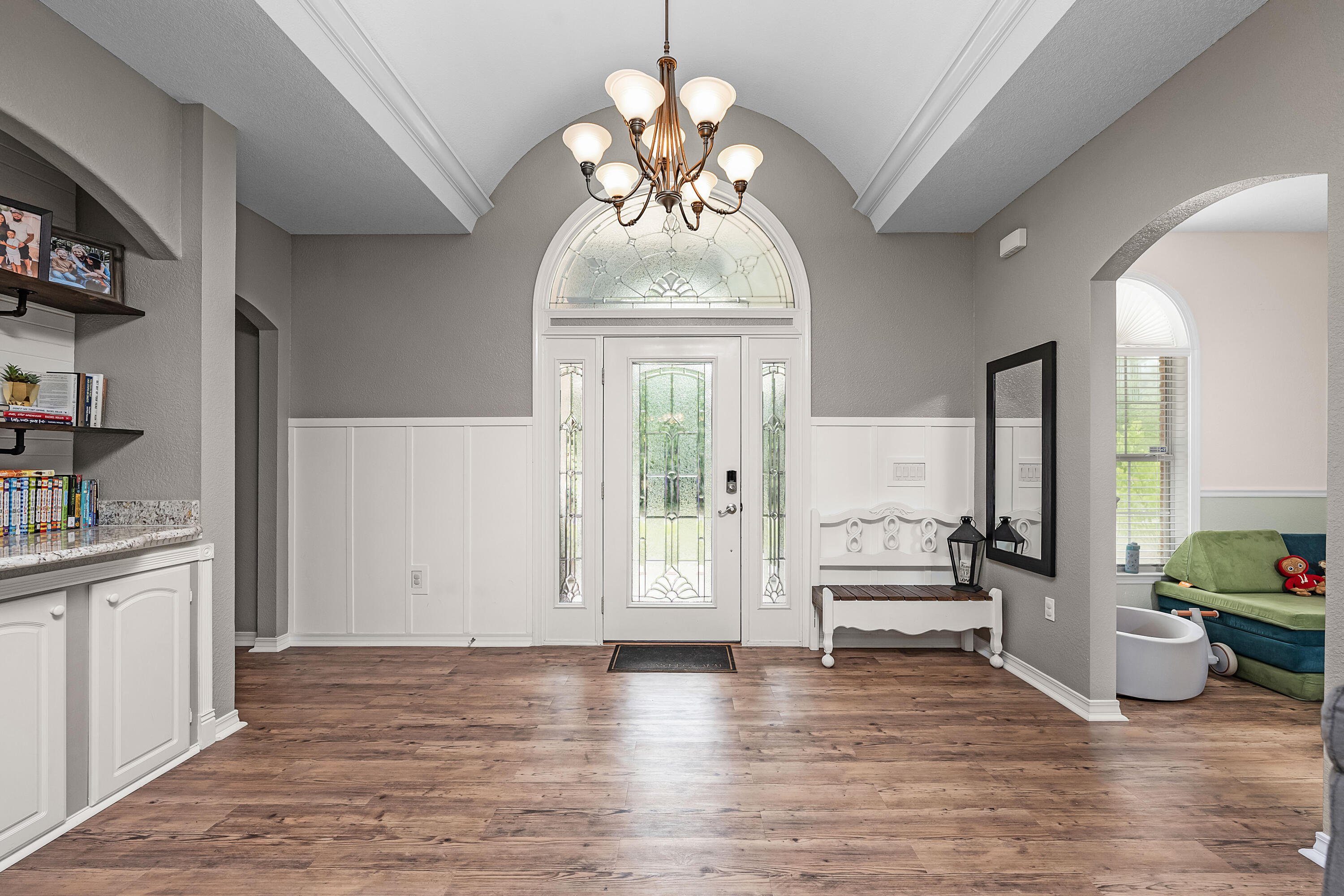 CRESTVIEW SUBURB - Residential