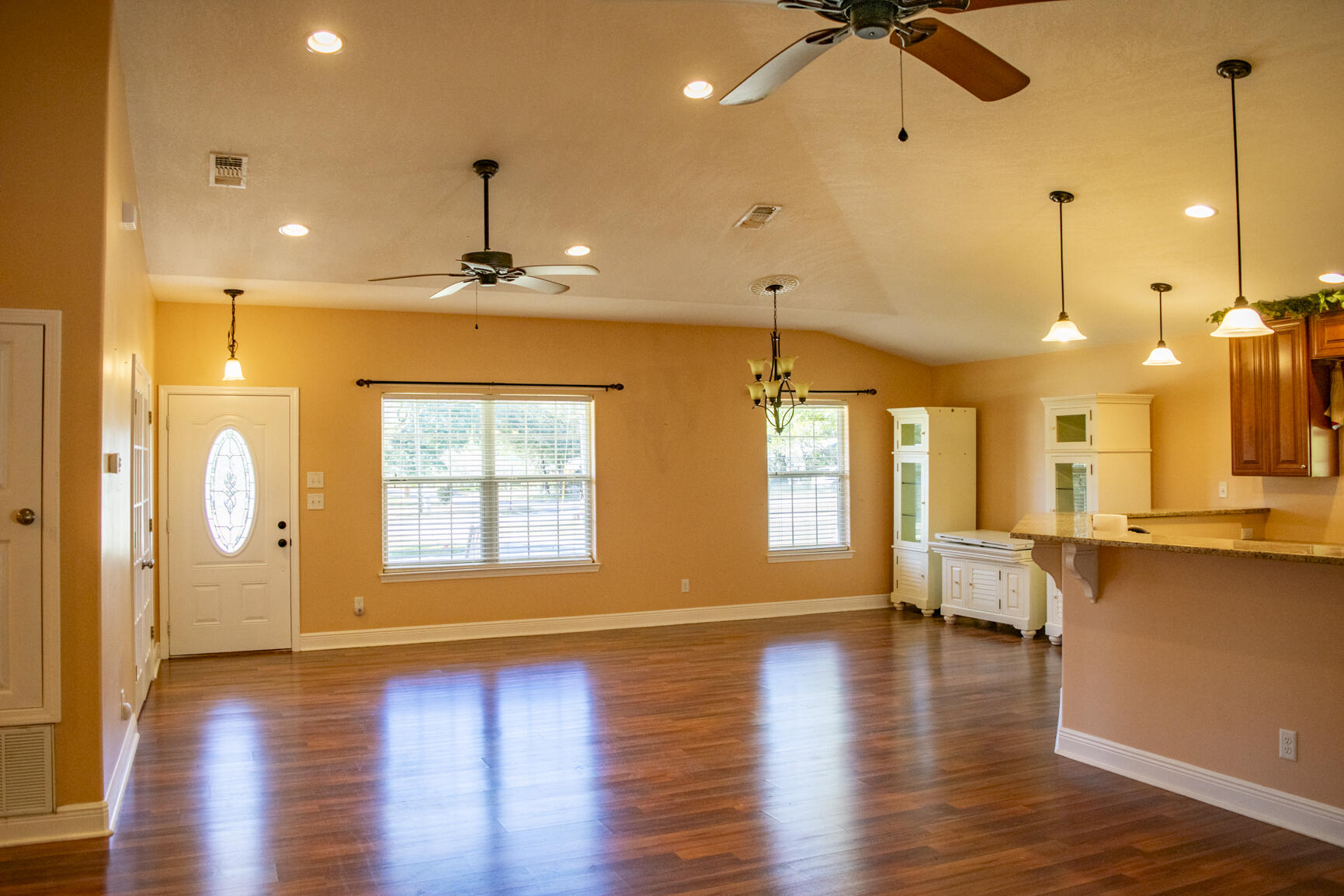 WOODLAND SHORES - Residential