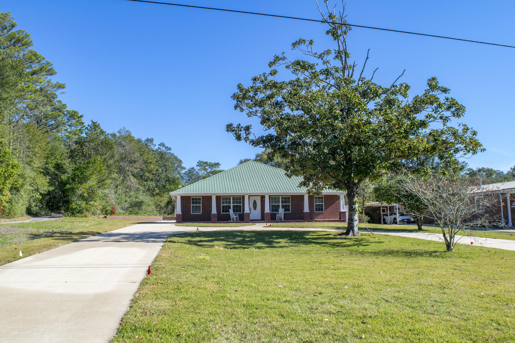 WOODLAND SHORES - Residential