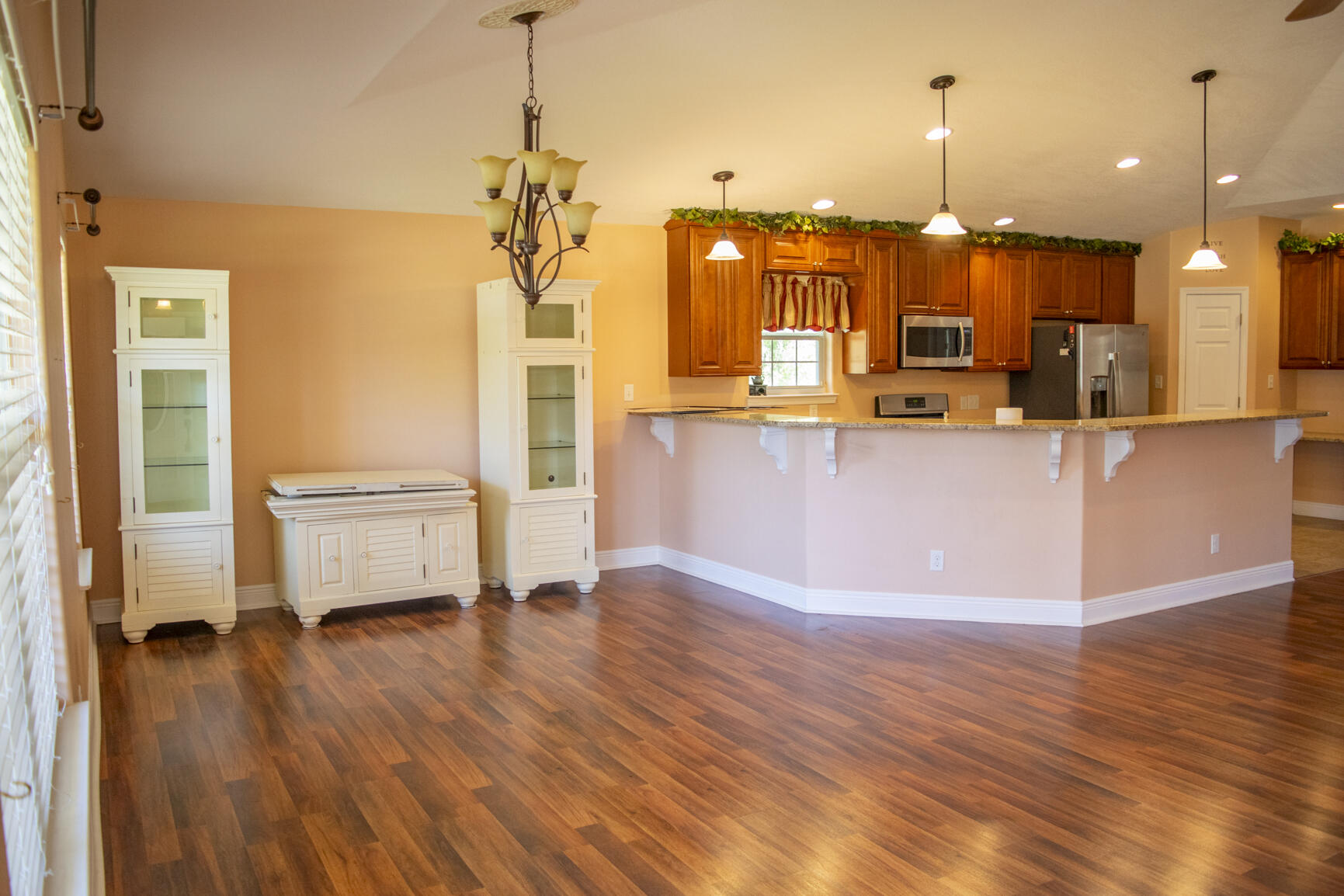WOODLAND SHORES - Residential