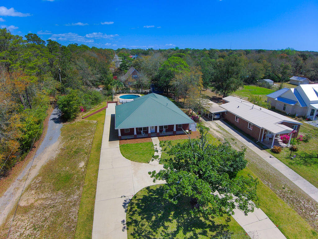WOODLAND SHORES - Residential