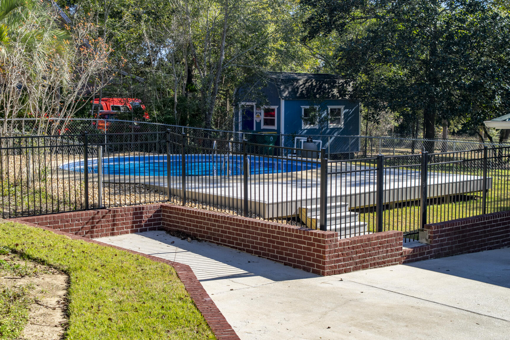 WOODLAND SHORES - Residential