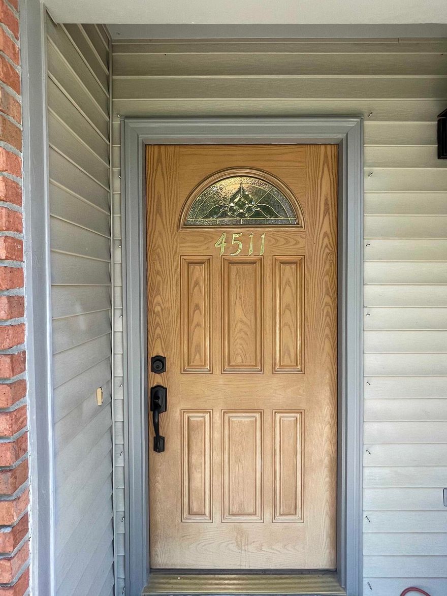 BLUEWATER BAY- CORNER LOT!! Lovely, brick home in the heart of Bluewater Bay on a shady corner lot. Perfect spot to ride bikes or walk the dog! Dining choices and grocery stores nearby. Heated and cooled Florida room, new Bosch dishwasher, new gas stove, bay window in the kitchen, fenced yard with a small deck, new upgraded irrigation system this year, citrus trees that produces lots of delicious oranges and lemons, and a fig tree. 20 minutes drive to Eglin and the kids can walk to Bluewater Bay Elementary through a pathway at the end of the street! 15 min to the beach, and minutes to multiple golf courses and marina, walking distance to the grocery store, and restaurants.Roof-2014, new windows-2010 HVAC- 2005