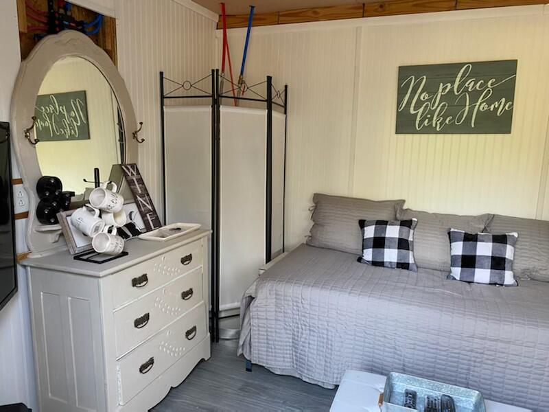 NORTH SUPERGROUP - Land