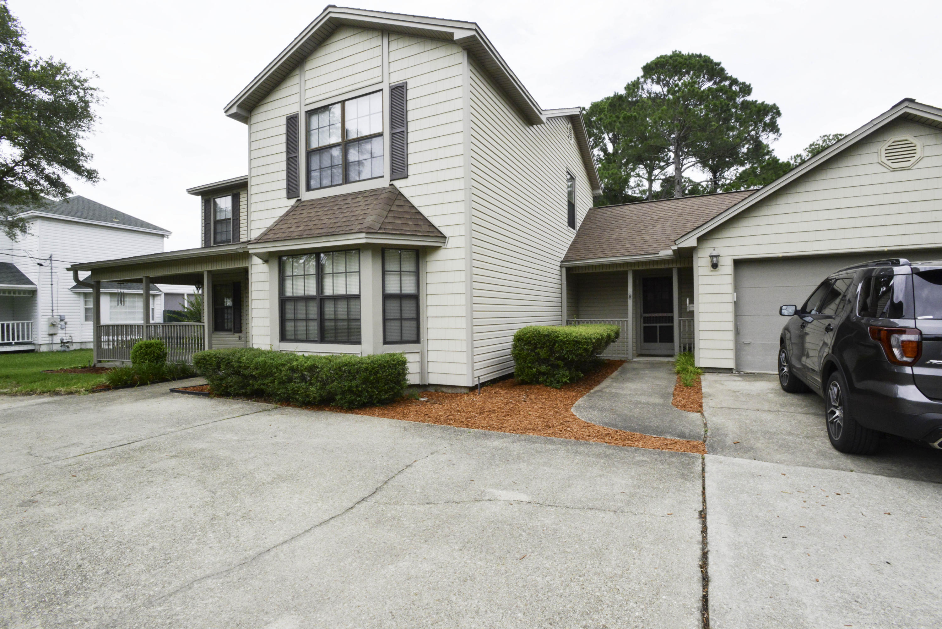 LAKE LORRAINE ESTATES - Residential