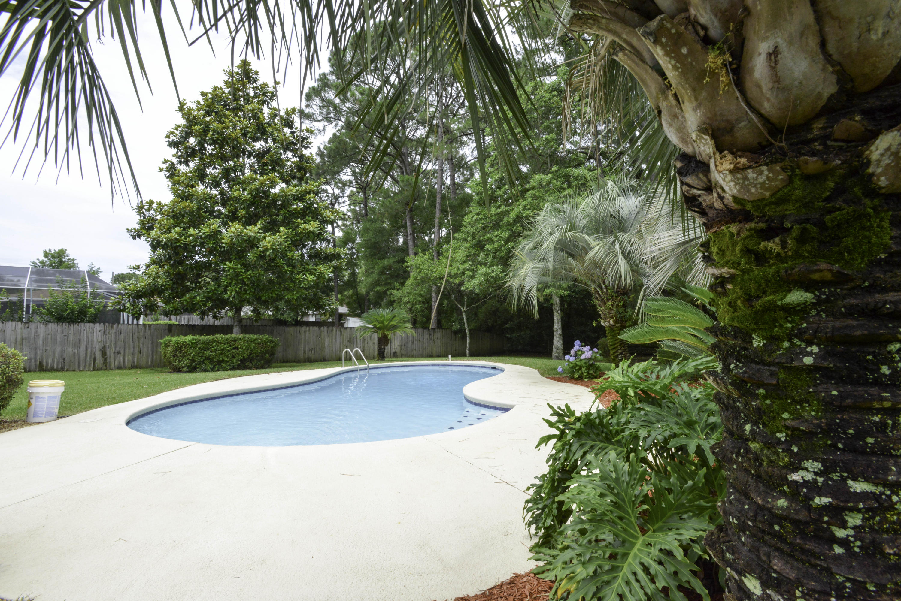 LAKE LORRAINE ESTATES - Residential