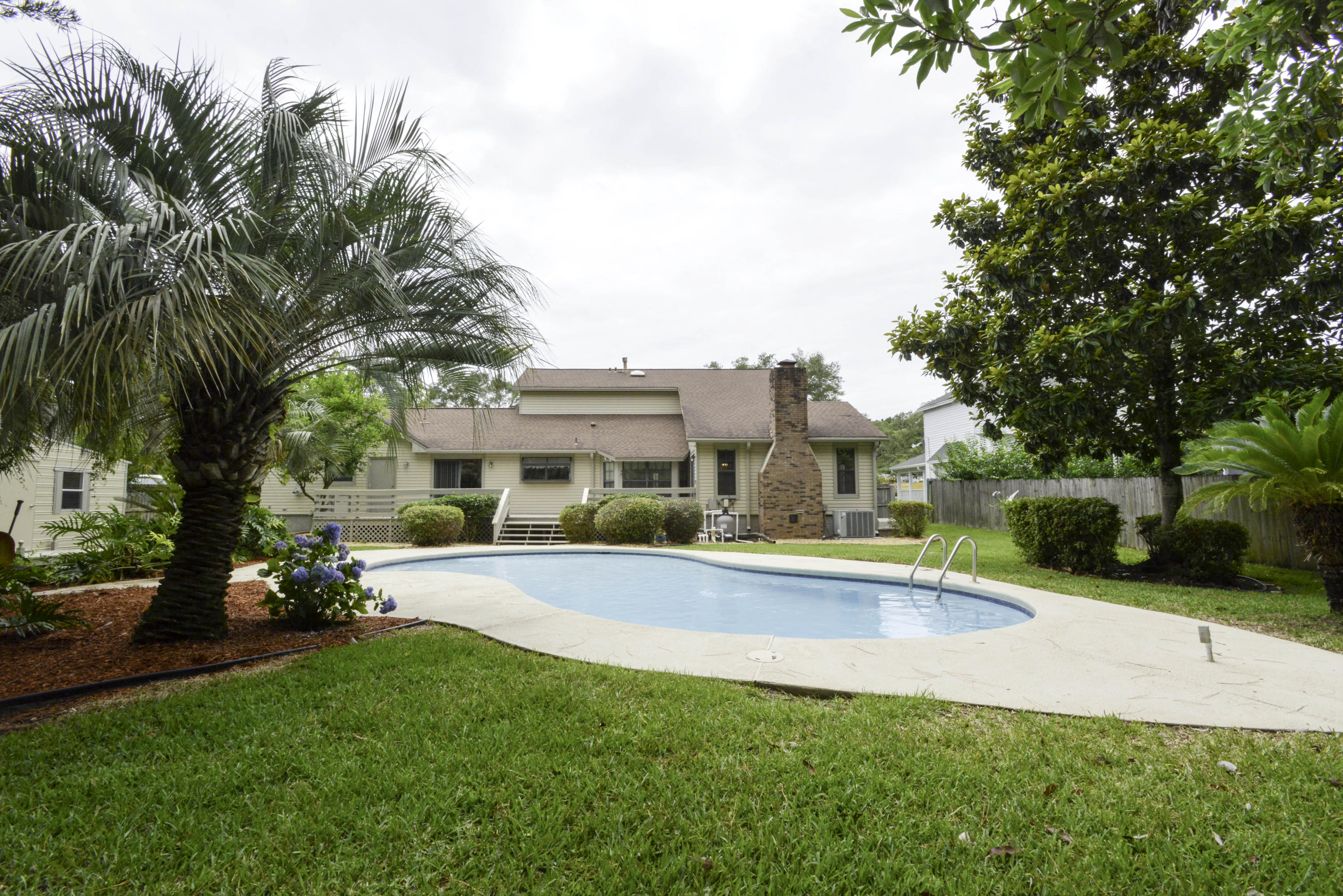 LAKE LORRAINE ESTATES - Residential