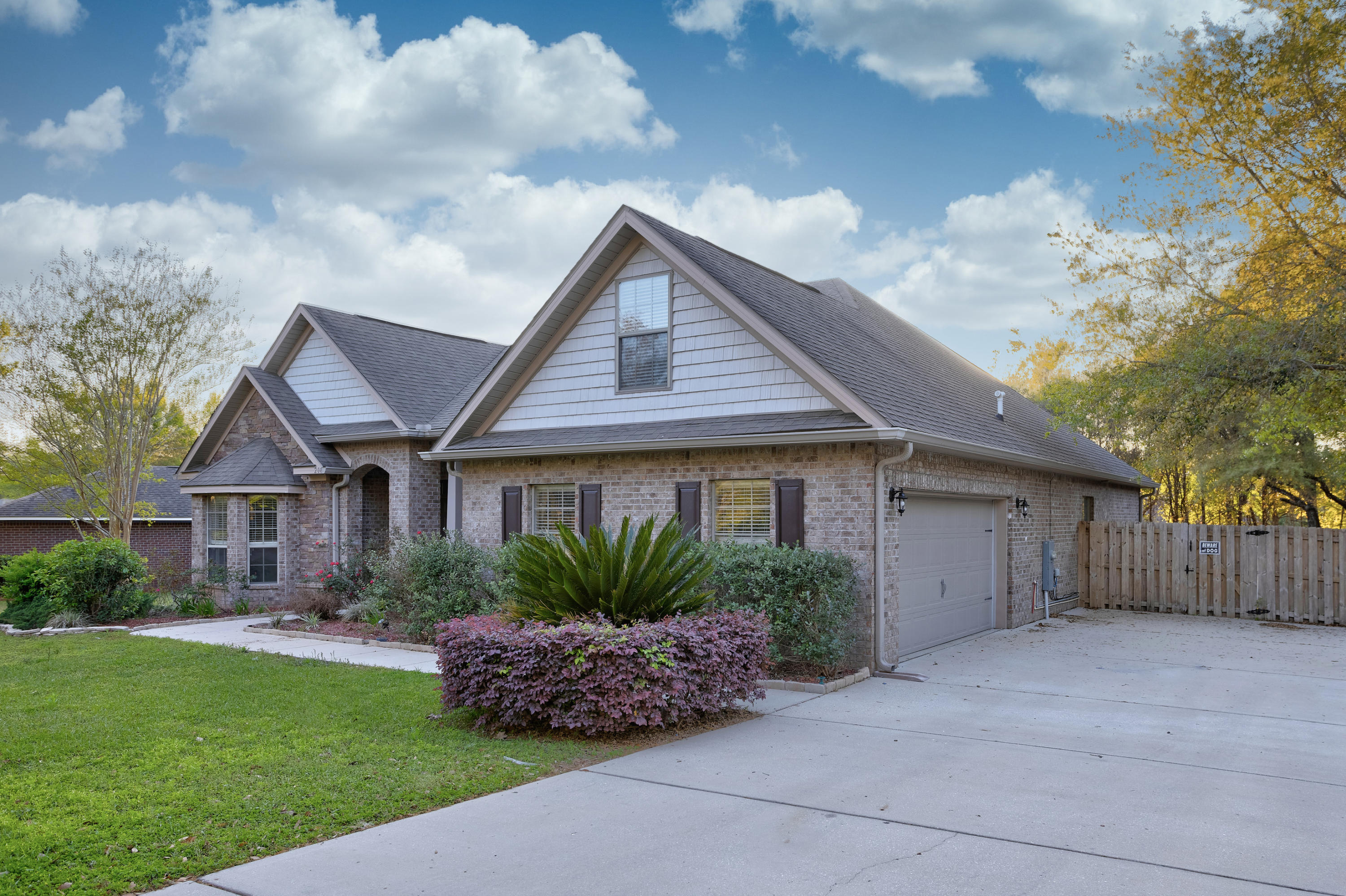 South Crestview? Check!Beautiful? Check!Tons of space? Check!Updated? Check!Available now? Check!This checks ALL the boxes!! Almost 2800 sqft, 4 bedrooms, 2 baths with an office AND Bonus room! New paint and new floors make this home look and feel brand new! Tankless water heater. Granite countertops throughout. Nice flat, fence lot. Beautiful neighborhood. All of it is right here! See this one today!