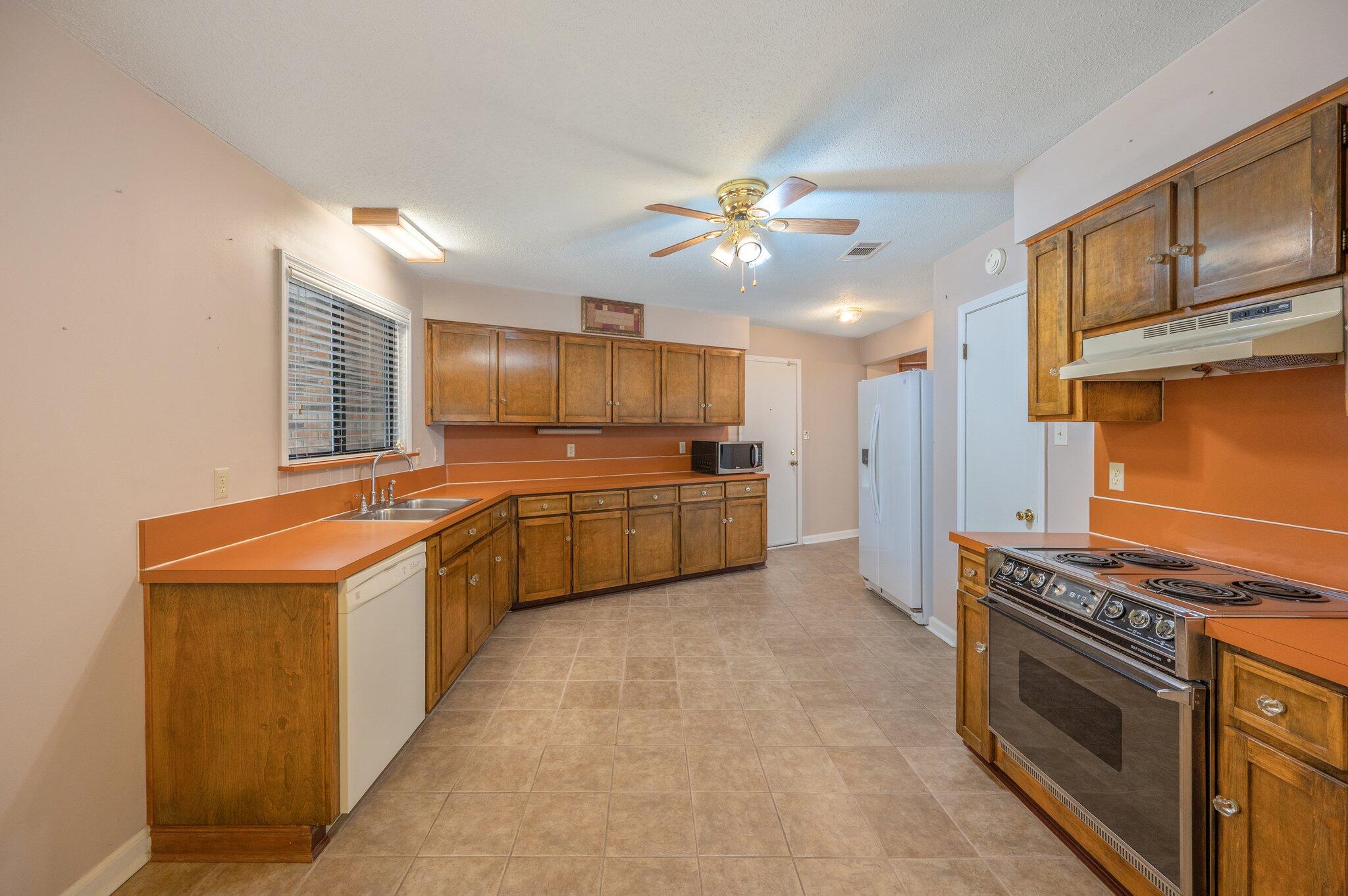 KENNEDY LAKES 1ST ADDN - Residential