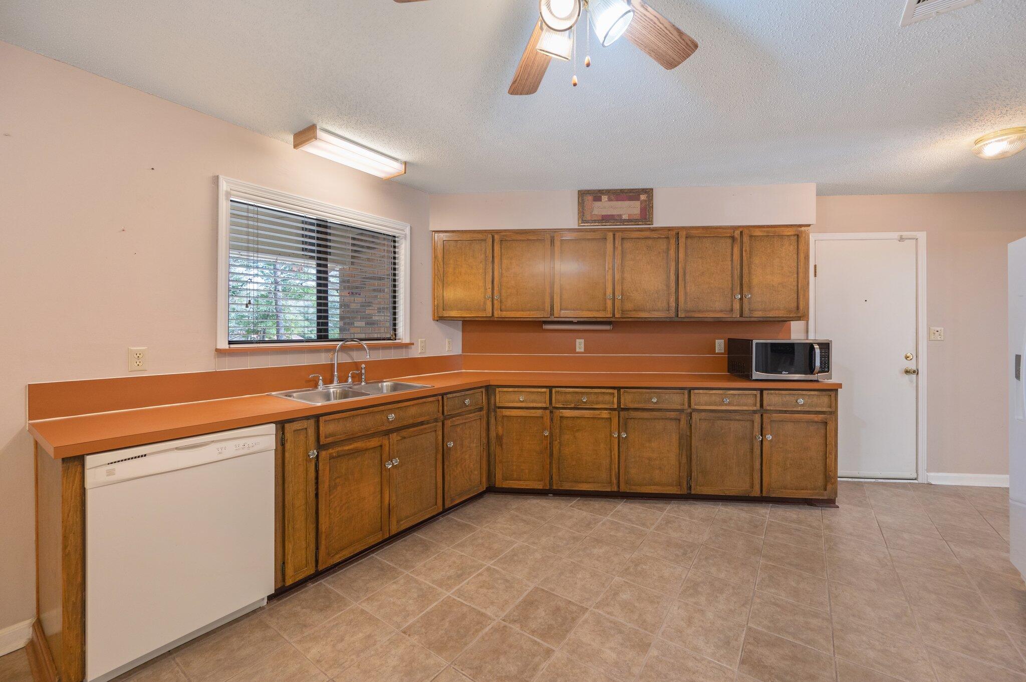 KENNEDY LAKES 1ST ADDN - Residential