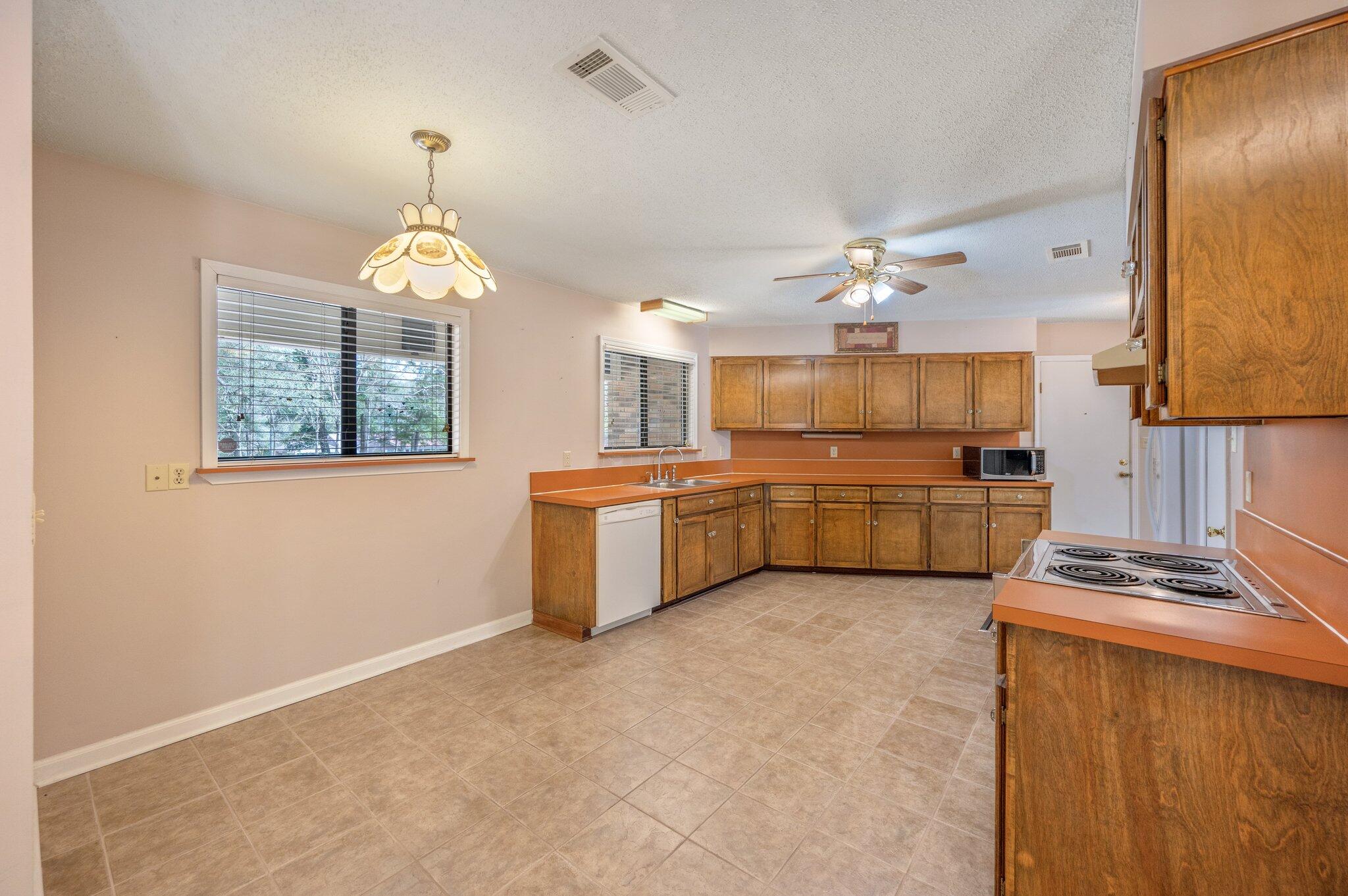 KENNEDY LAKES 1ST ADDN - Residential